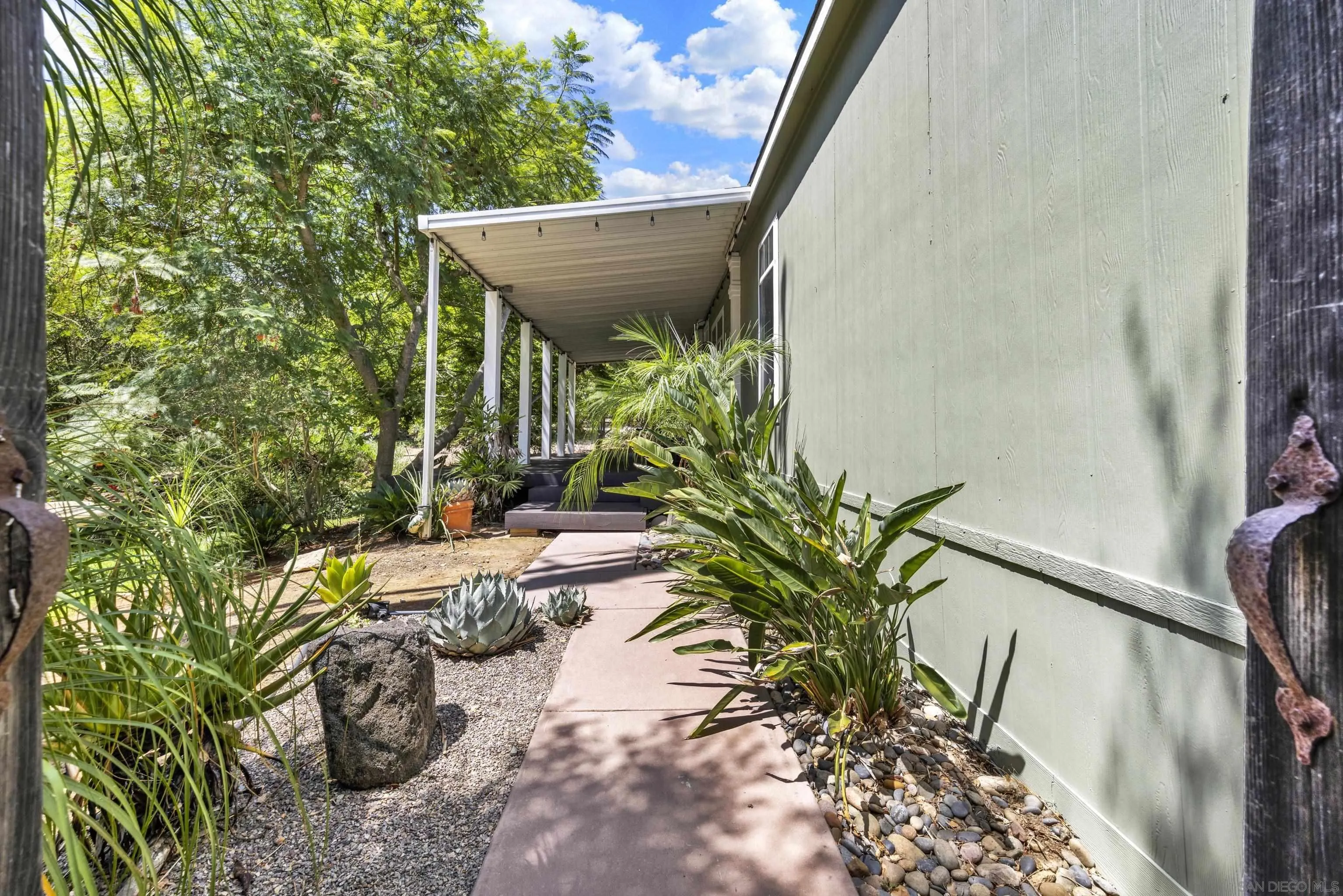 https://cdn.realtyfeed.com/cdn/127/260019481/7f0a3619fa1d598dd82ecad7ed813d32.webp