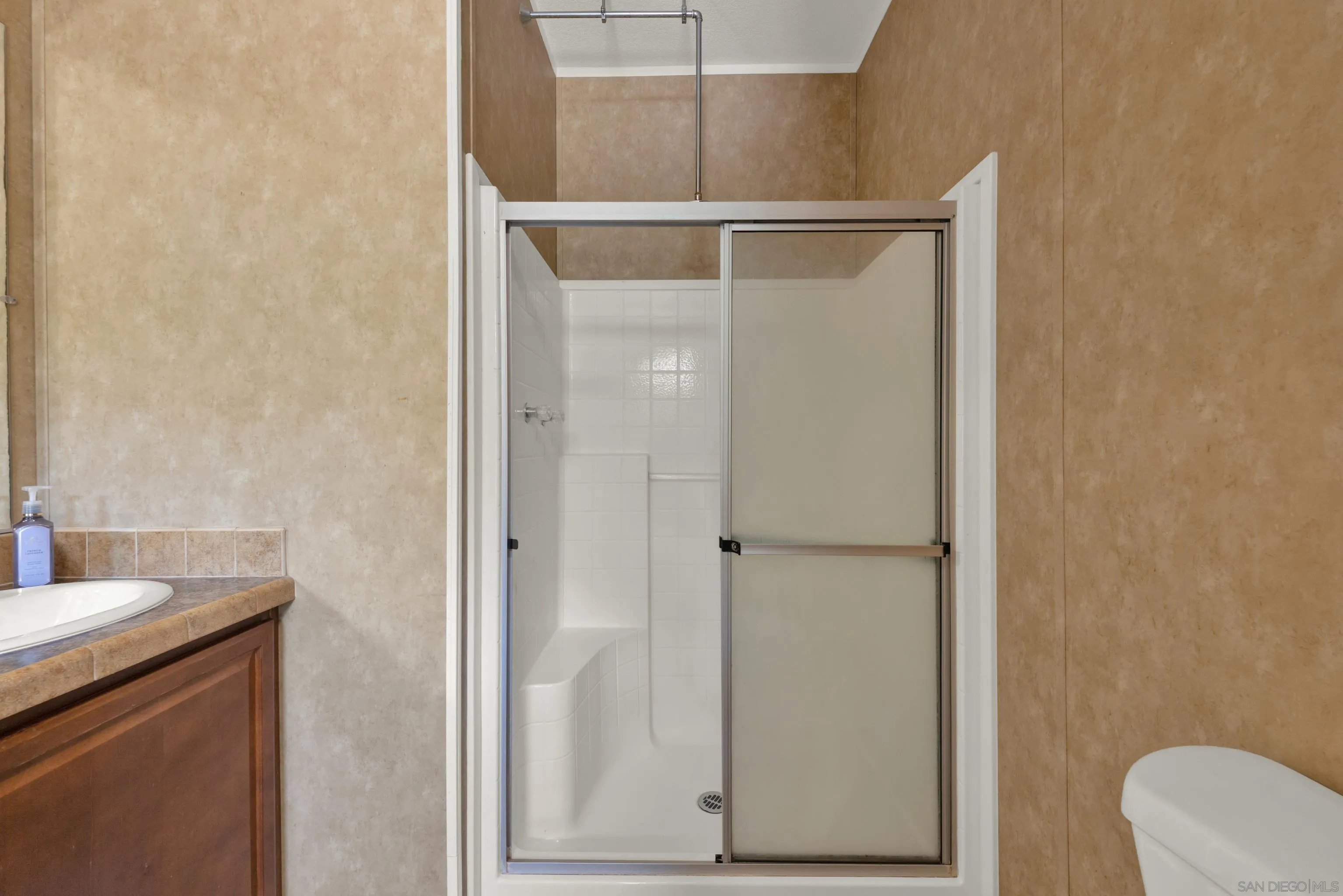 https://cdn.realtyfeed.com/cdn/127/260019481/90200ee1c3c81f43deb51c76f9c769ec.webp