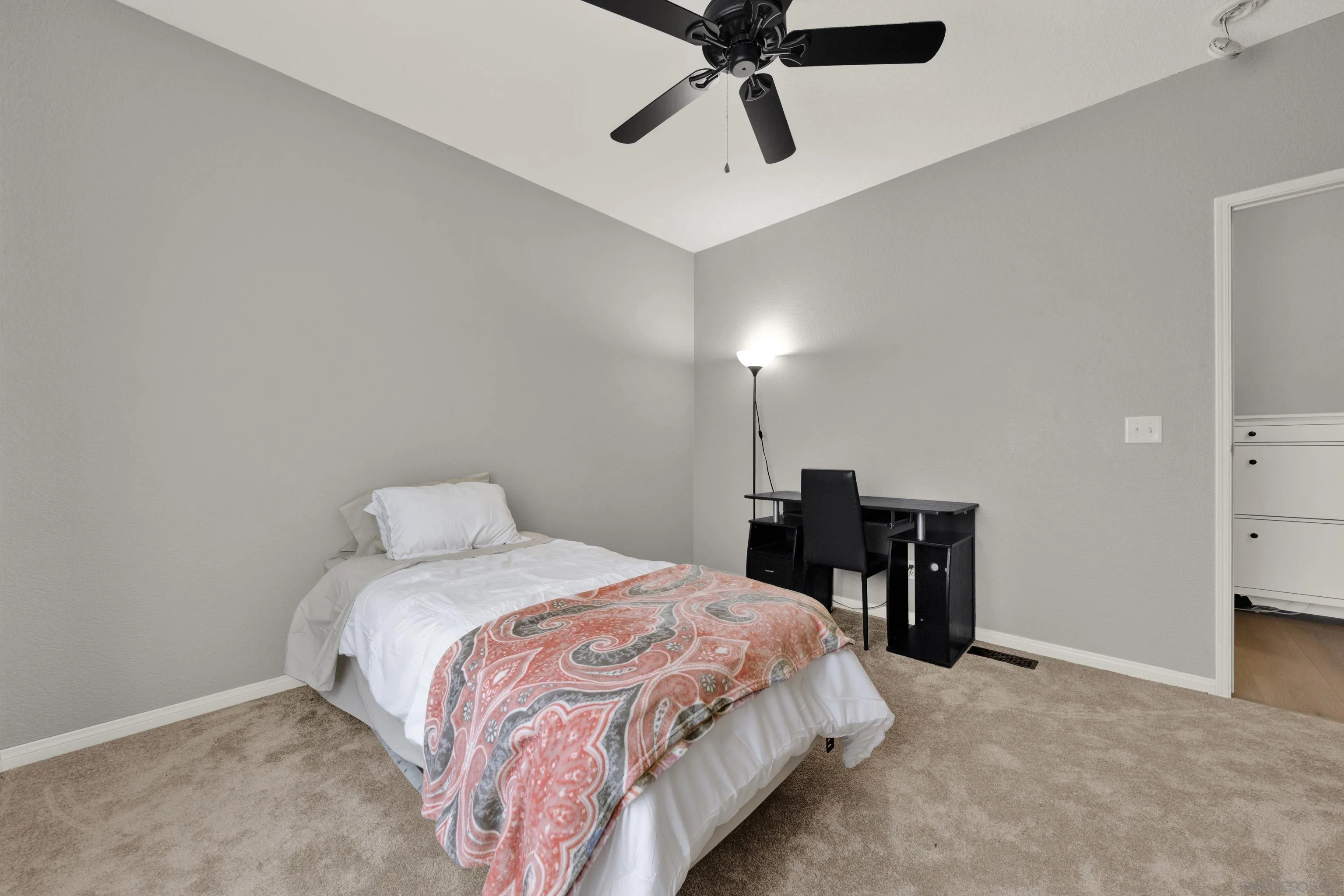 https://cdn.realtyfeed.com/cdn/127/260019481/9fb9eed45846bdb164555737966f3805.webp