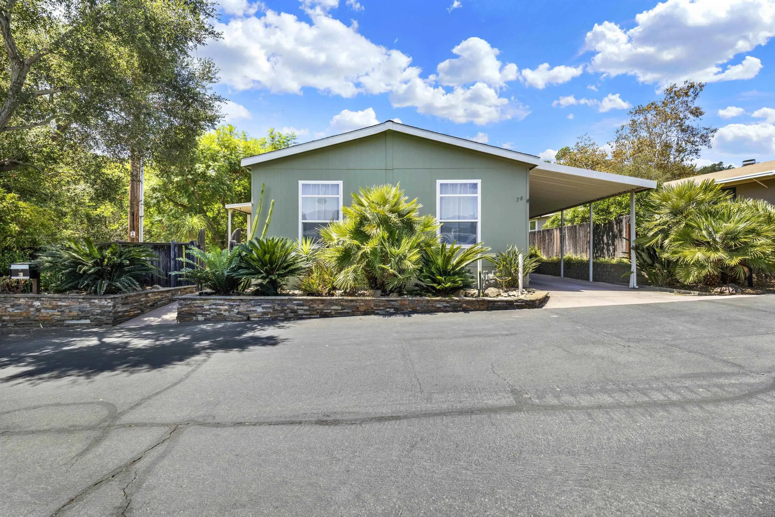 https://cdn.realtyfeed.com/cdn/127/260019481/d6b456e4b63513d616495e15670e90c6.webp