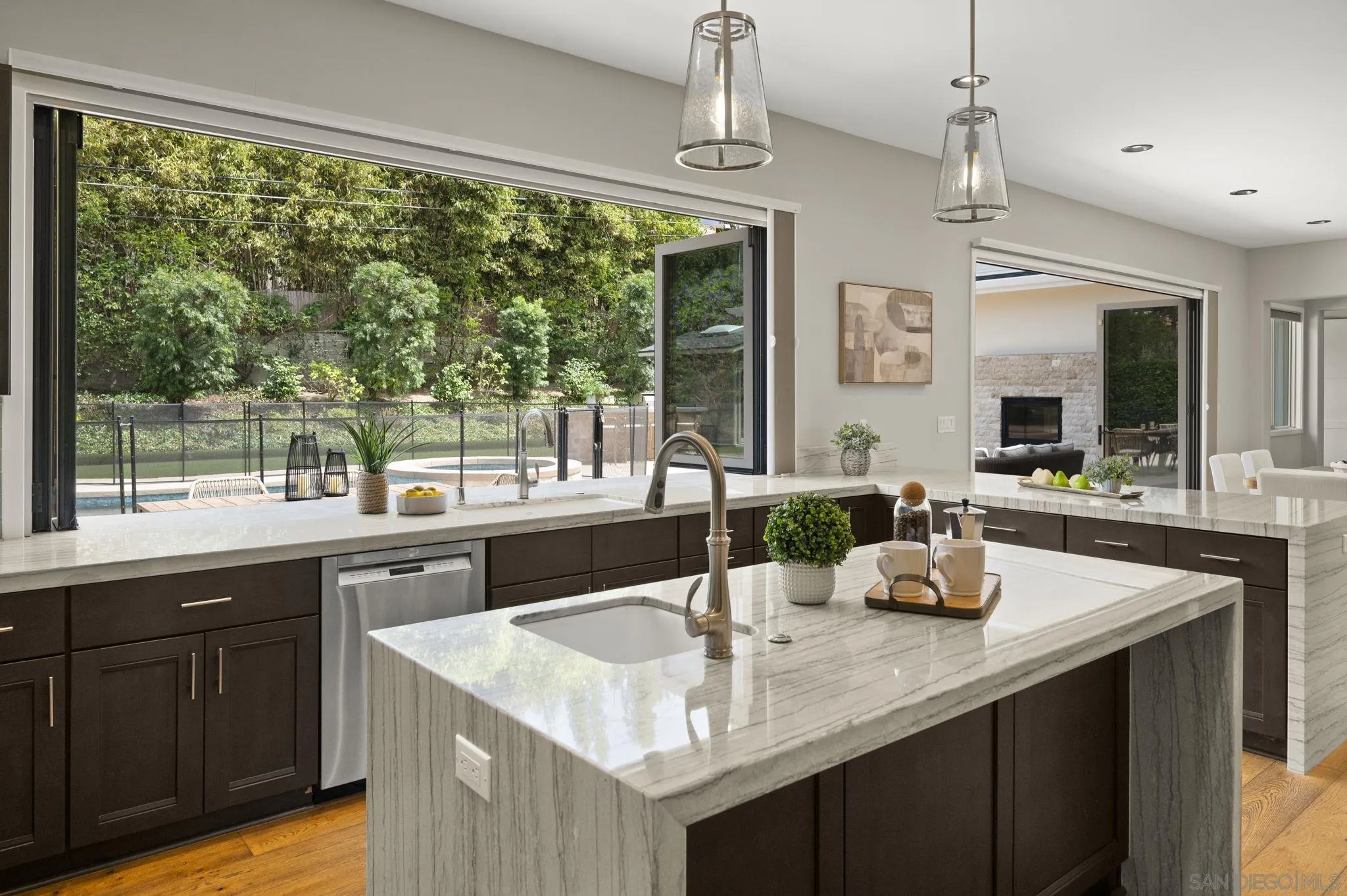 https://cdn.realtyfeed.com/cdn/127/260019485/c668de3547975beaef01ab912249e7f7.webp
