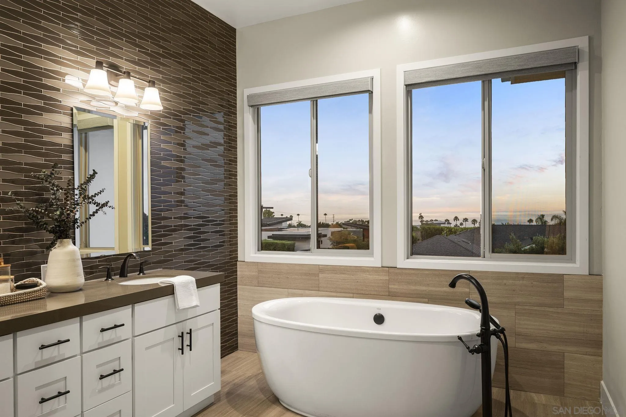 https://cdn.realtyfeed.com/cdn/127/260019485/ea714bb2bdbc4e22a95734a775435744.webp
