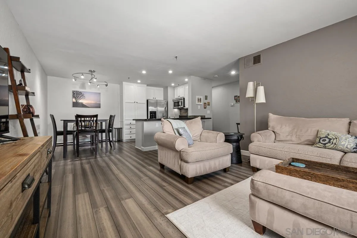 Photo #8: 260019486 Listing: Photo #8