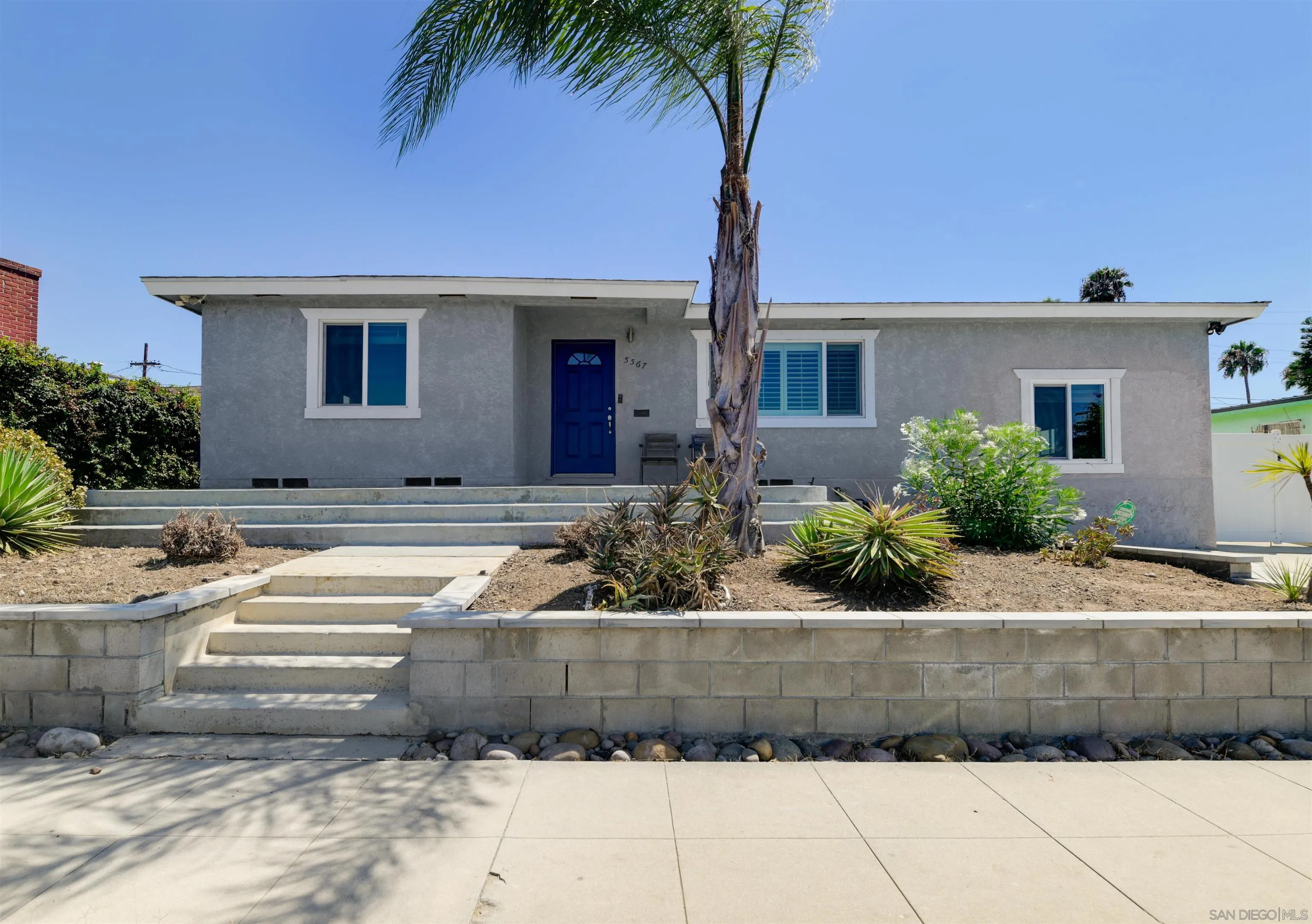 5567 Las Alturas, San Diego CA 92114