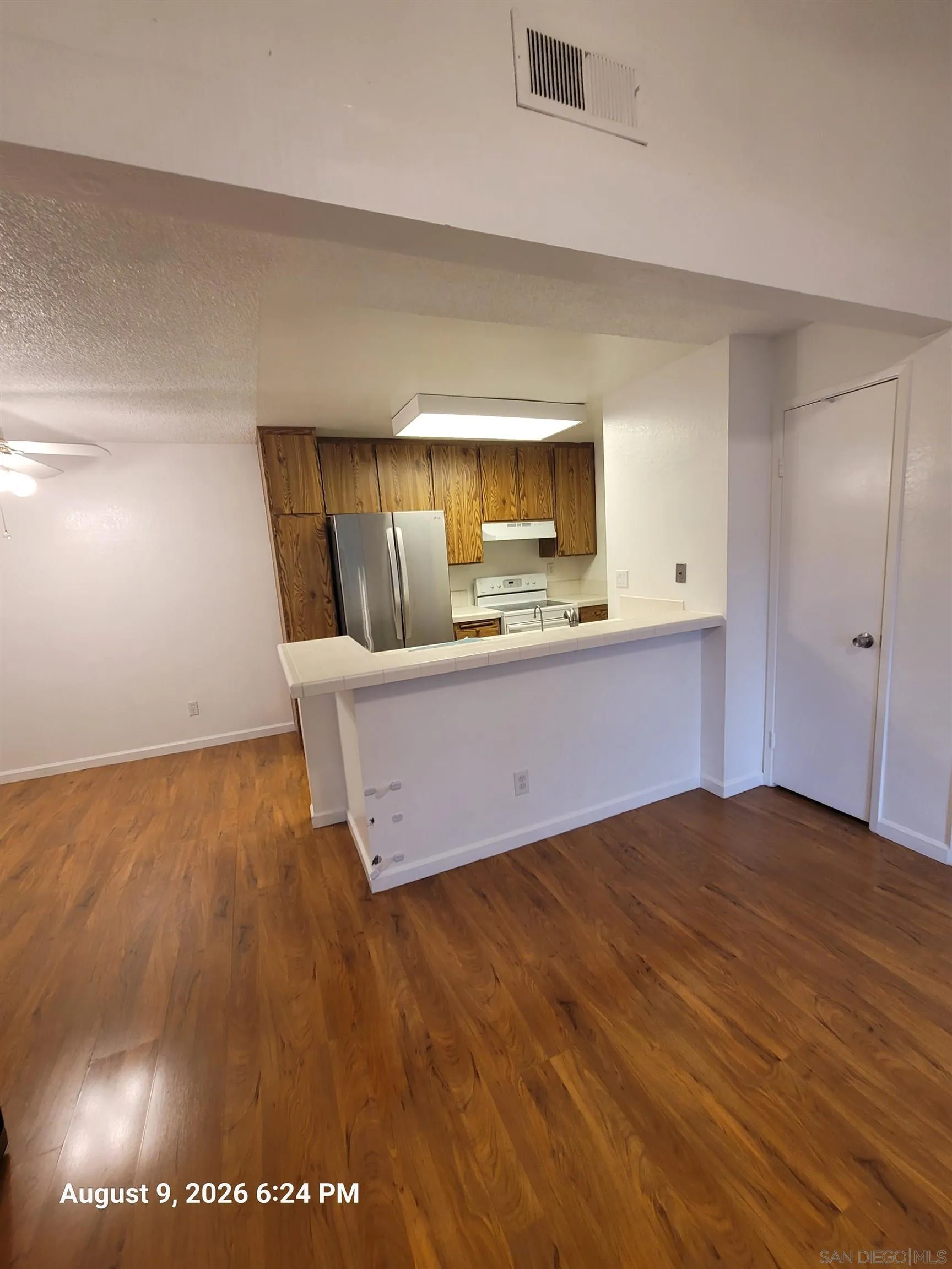 https://cdn.realtyfeed.com/cdn/127/260019492/81db8e1887778122f37ca168afa2e3b4.webp