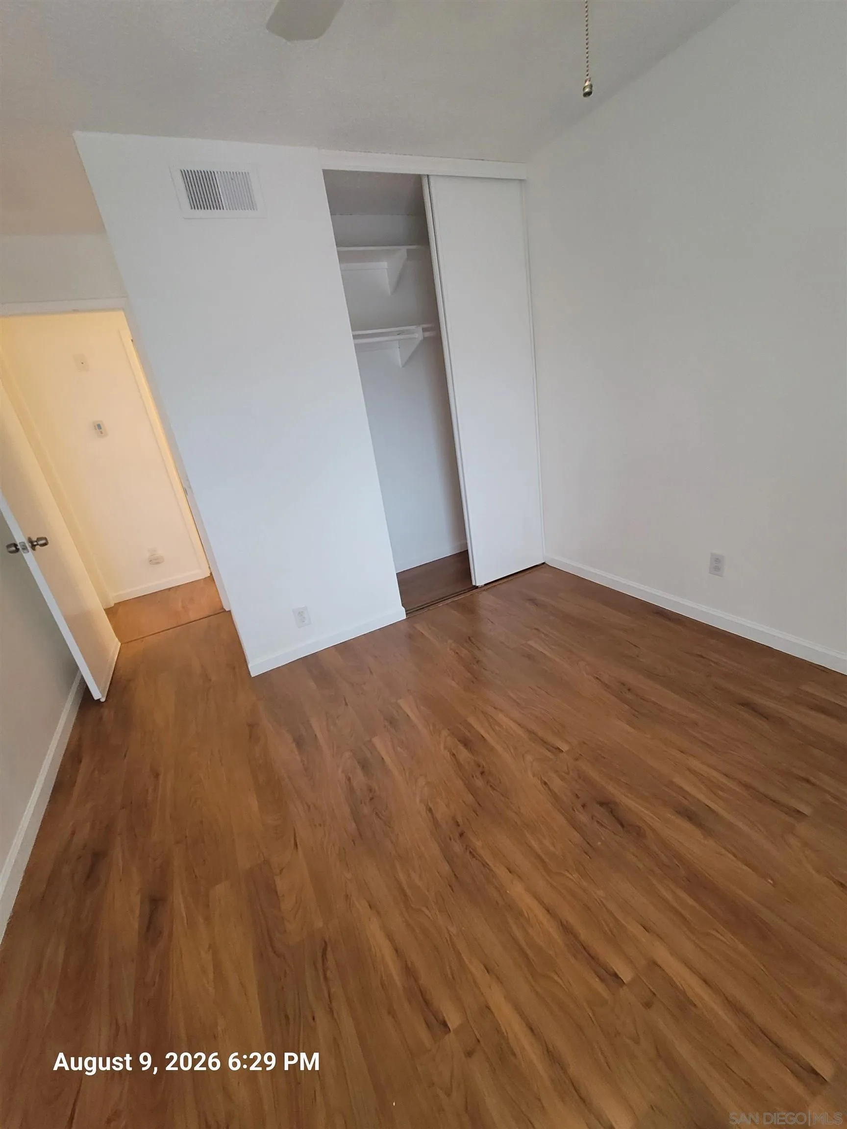 https://cdn.realtyfeed.com/cdn/127/260019492/9bb8b8bf461aa0ade3dbca32c3e4ecf3.webp