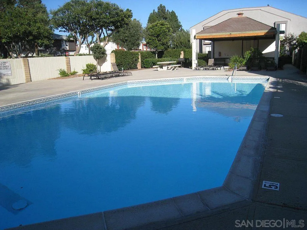 Photo #2: 260019492 Listing: Photo #2