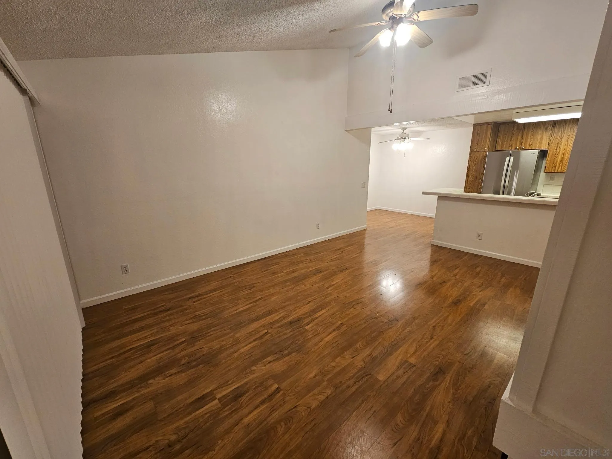 https://cdn.realtyfeed.com/cdn/127/260019492/cbdb5e134767f132e61352552dcb8f08.webp