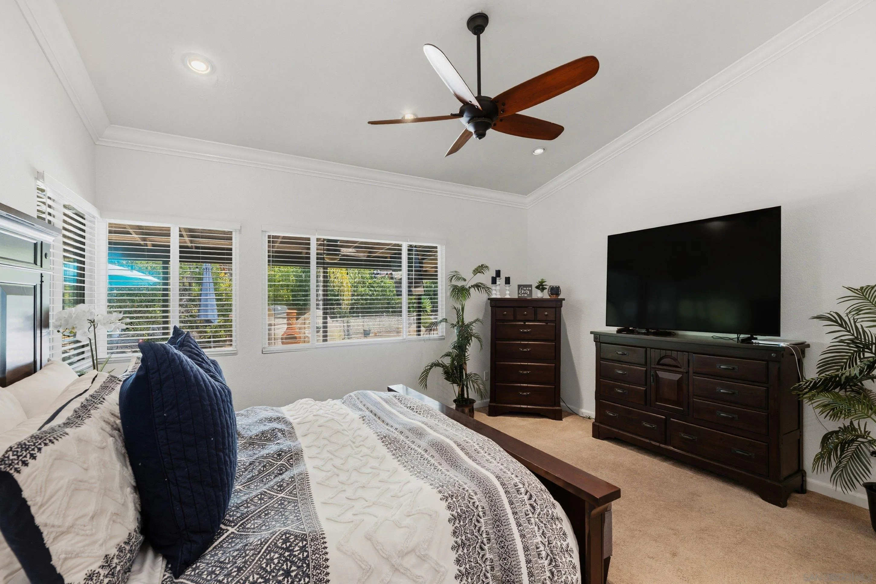 https://cdn.realtyfeed.com/cdn/127/260019496/42c494025fde7cf33c5c7ec469e515d4.webp