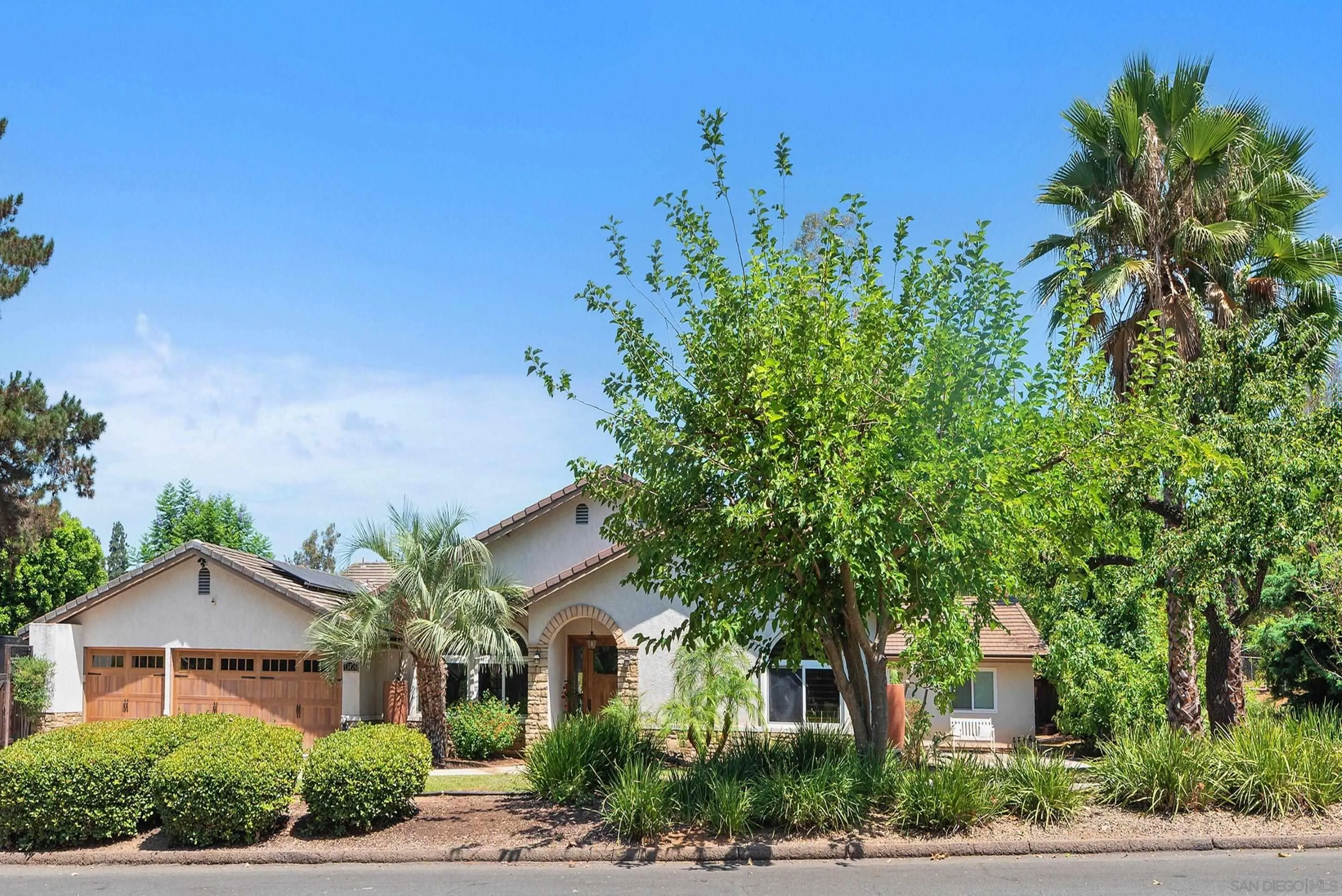 https://cdn.realtyfeed.com/cdn/127/260019496/4eea7619da67042151a7be24bbfeea51.webp