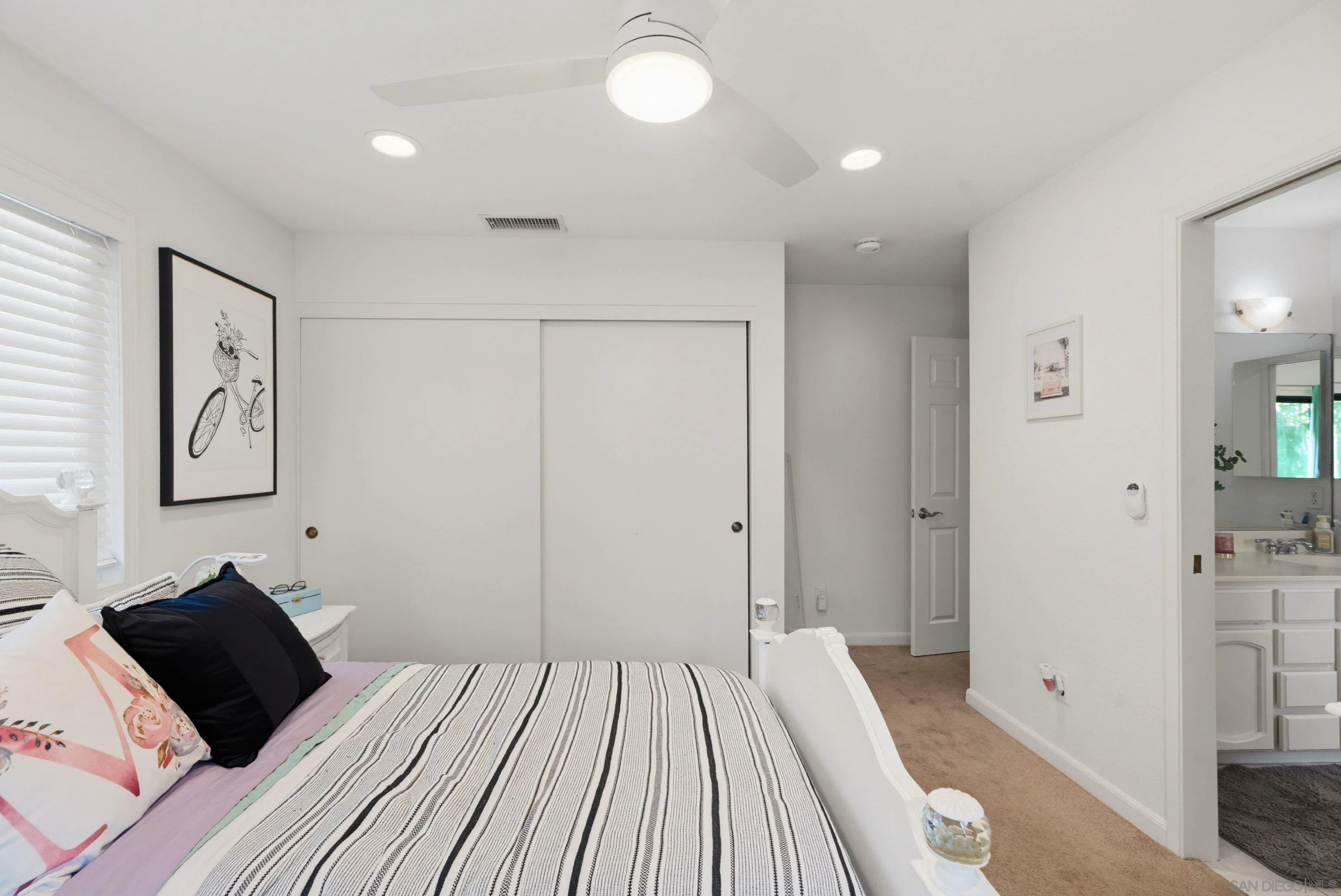 https://cdn.realtyfeed.com/cdn/127/260019496/7cd2d6c094993d41eaf12b0d0391ddd5.webp