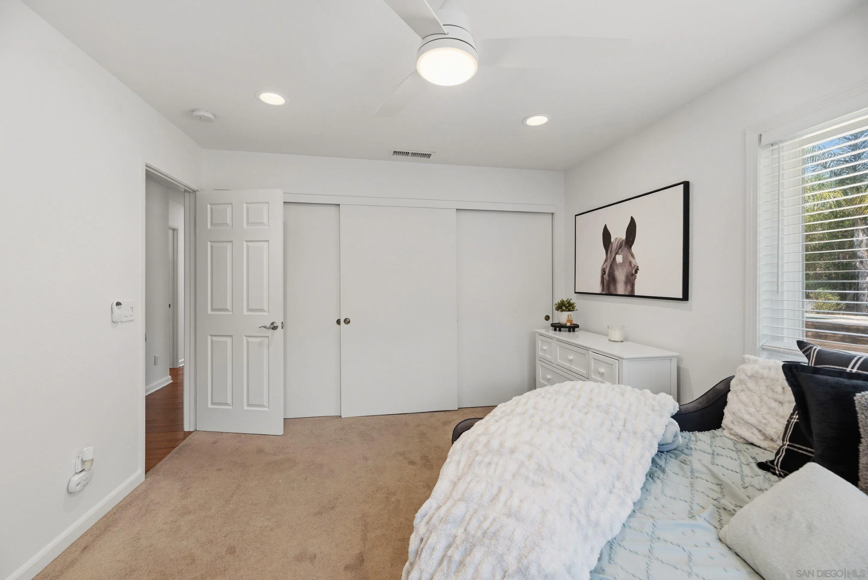 https://cdn.realtyfeed.com/cdn/127/260019496/8d46a8aeee60b0dcf2b186bf89834255.webp
