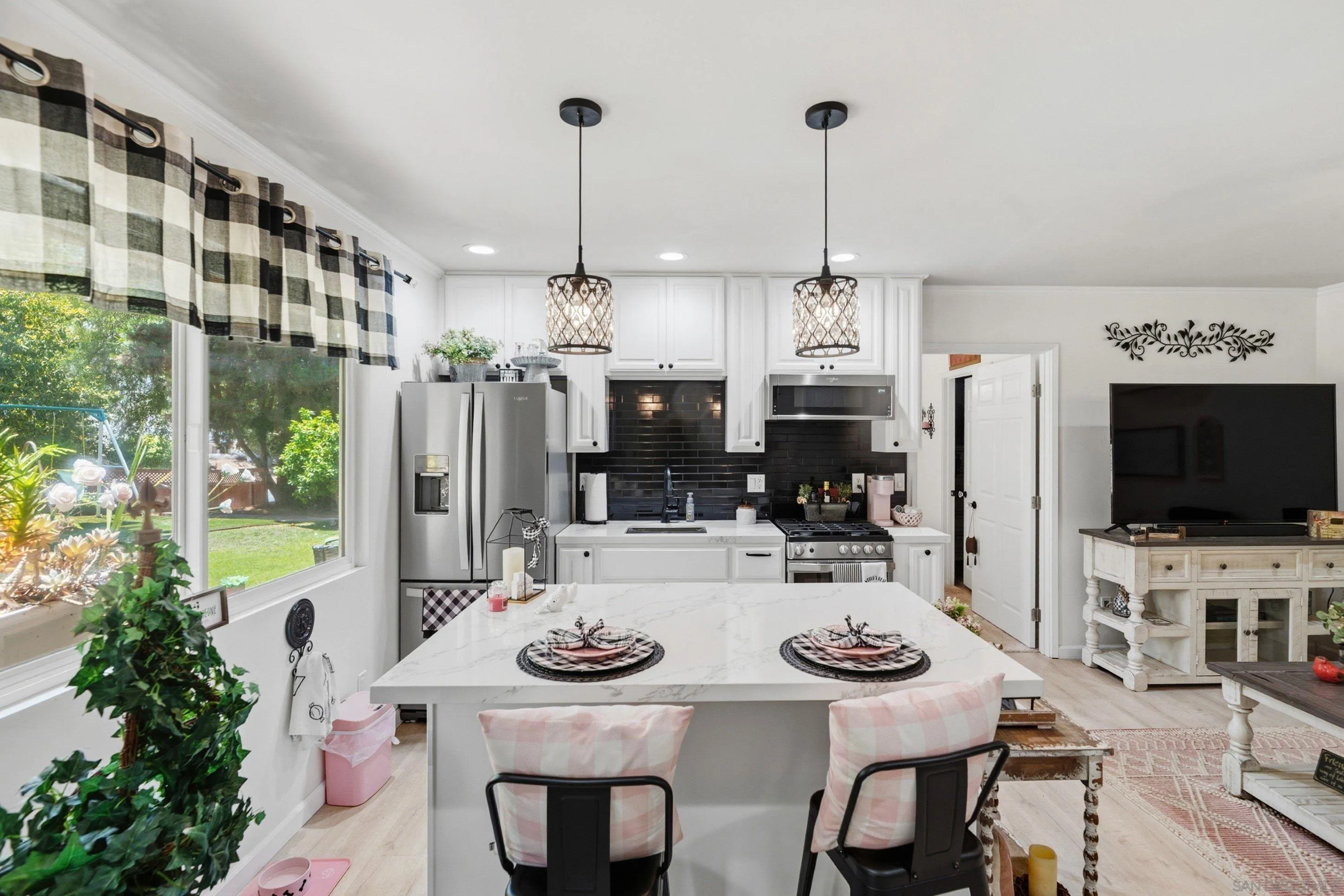https://cdn.realtyfeed.com/cdn/127/260019496/945549f9982bd0757f22a665b47ec2fa.webp
