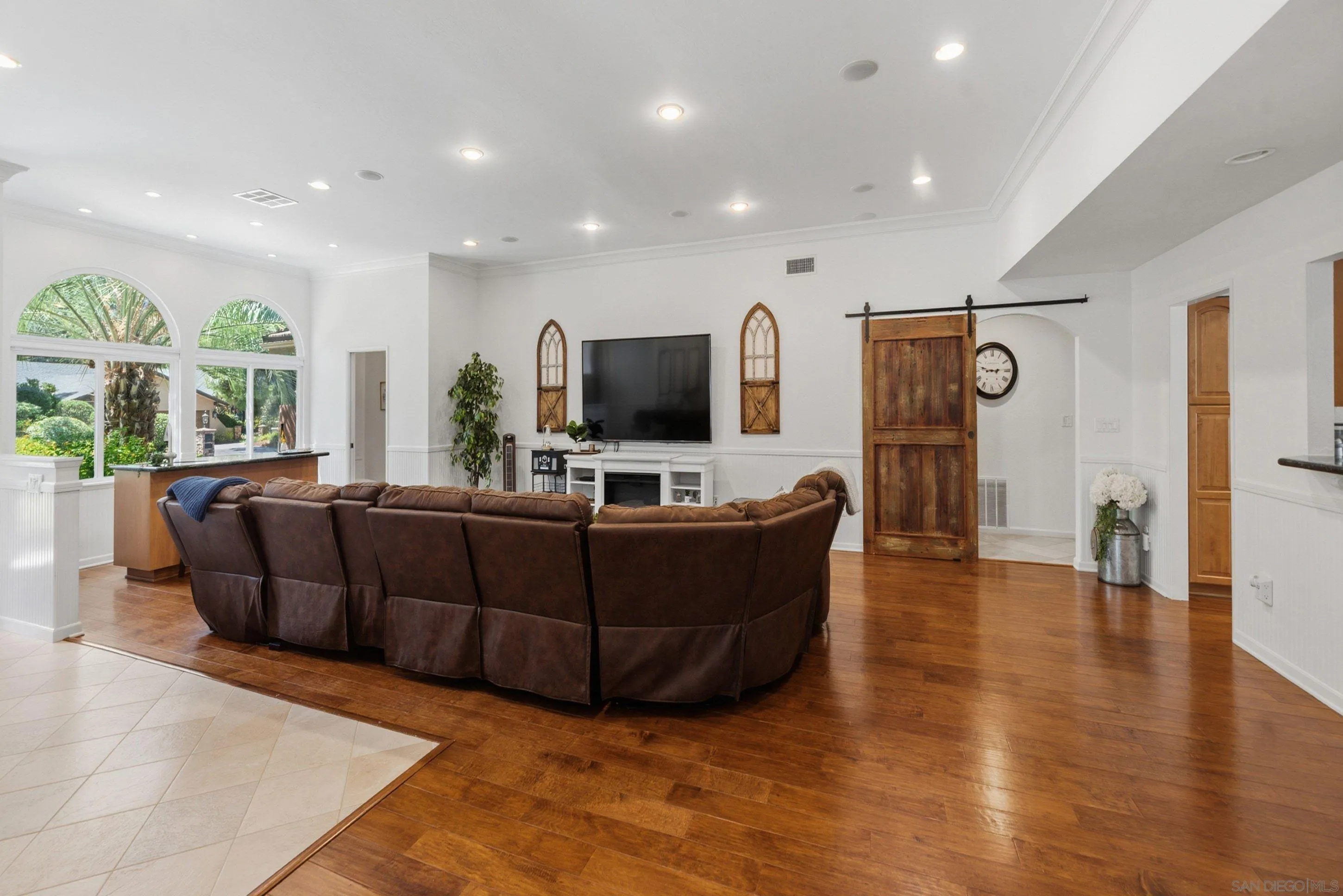 https://cdn.realtyfeed.com/cdn/127/260019496/962d0a994aa05c32b23ee6083364929d.webp