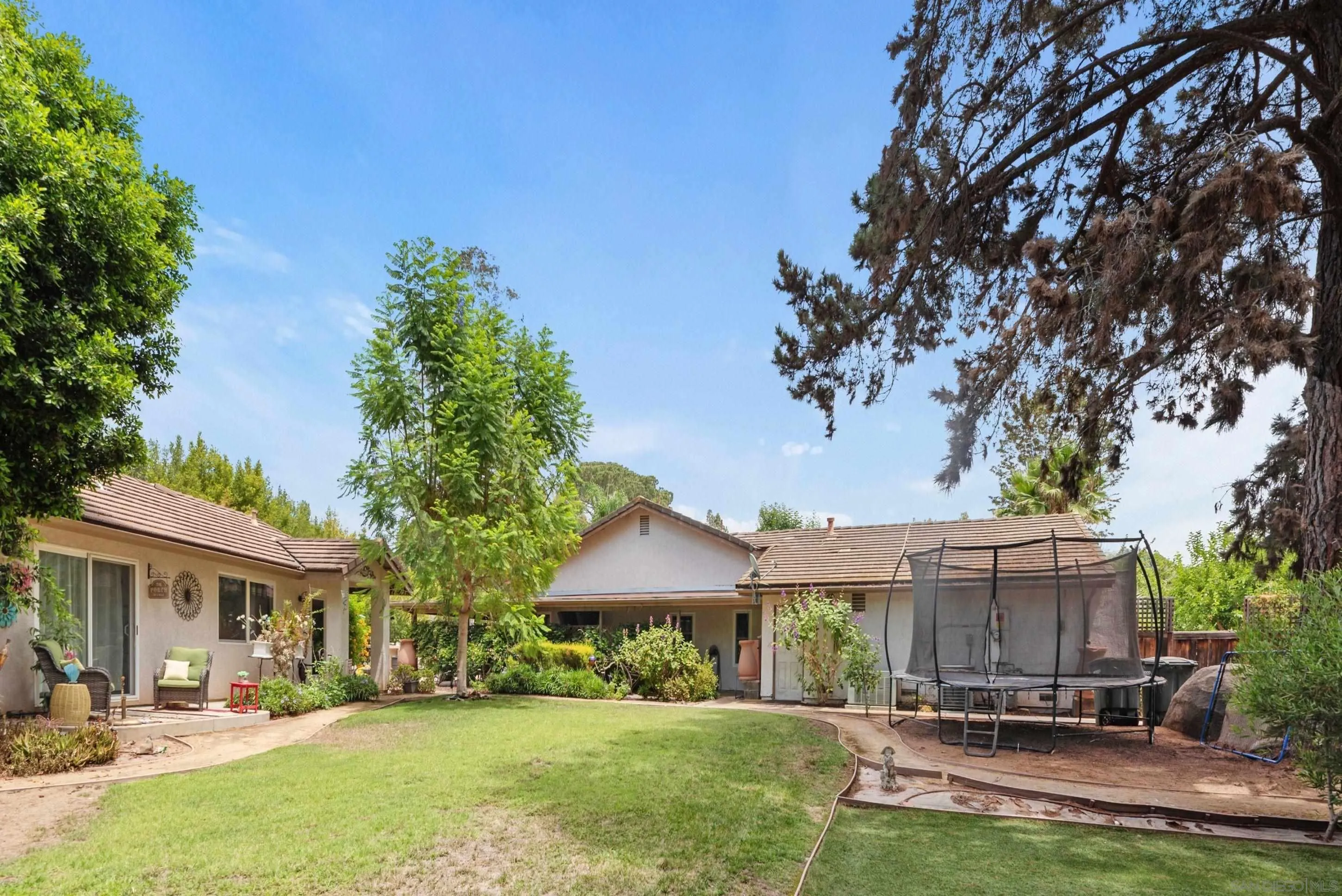 https://cdn.realtyfeed.com/cdn/127/260019496/98f9dec6e6539a6b26e0b35377aafe3f.webp