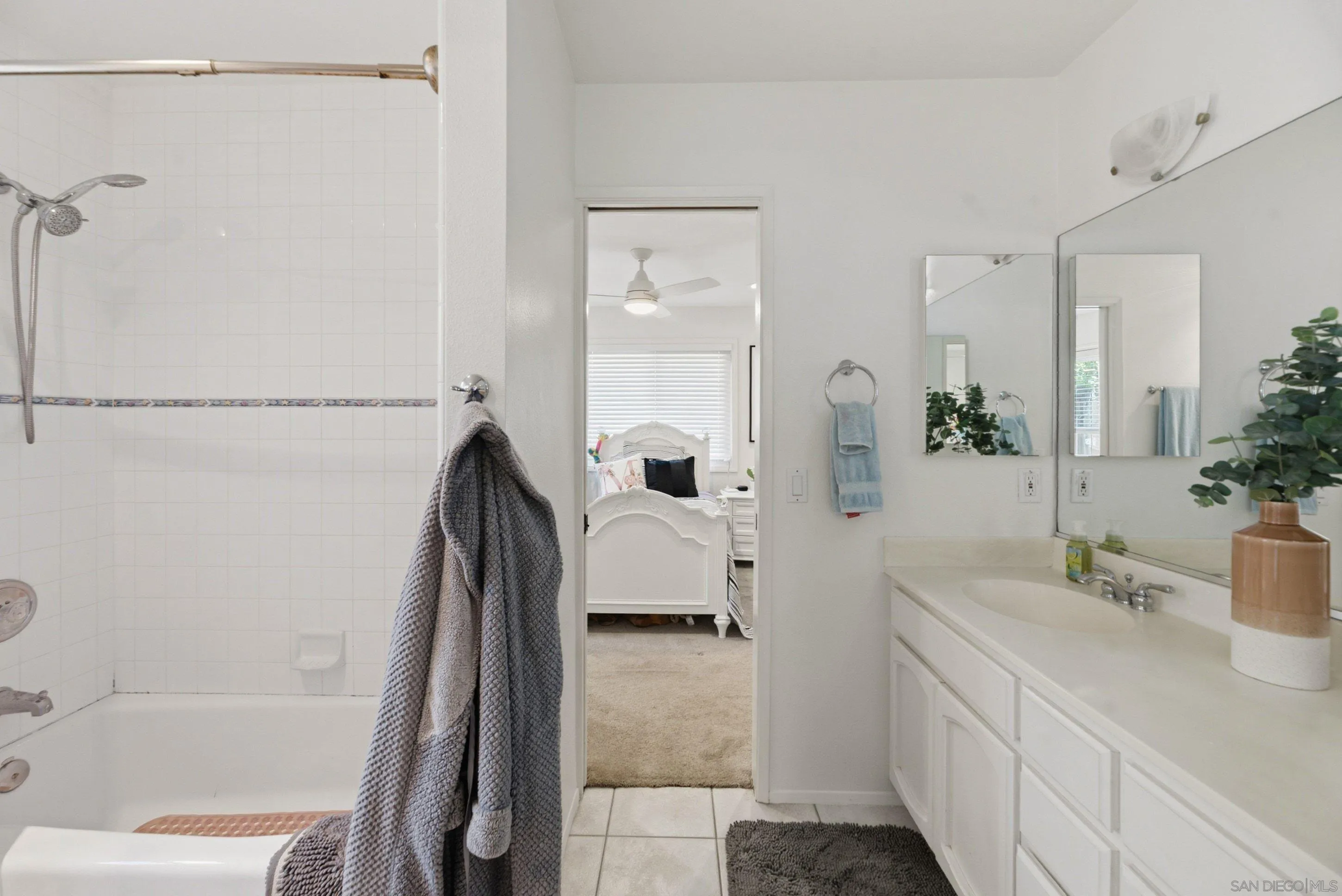 https://cdn.realtyfeed.com/cdn/127/260019496/9d681e9741d9b2d5b034be4d06686ef6.webp