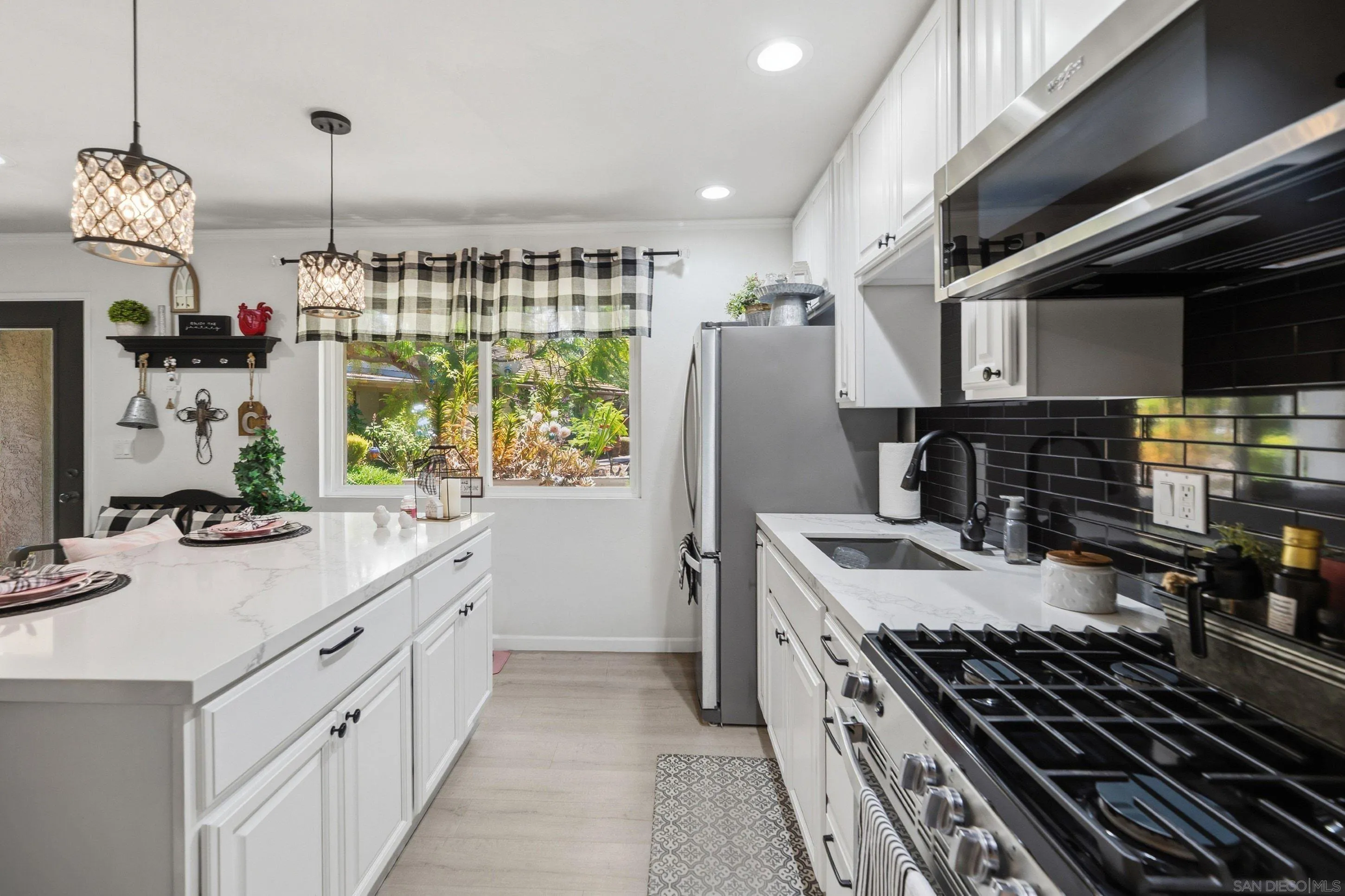 https://cdn.realtyfeed.com/cdn/127/260019496/b41160de1eafe8541e198a10a38bdf0d.webp