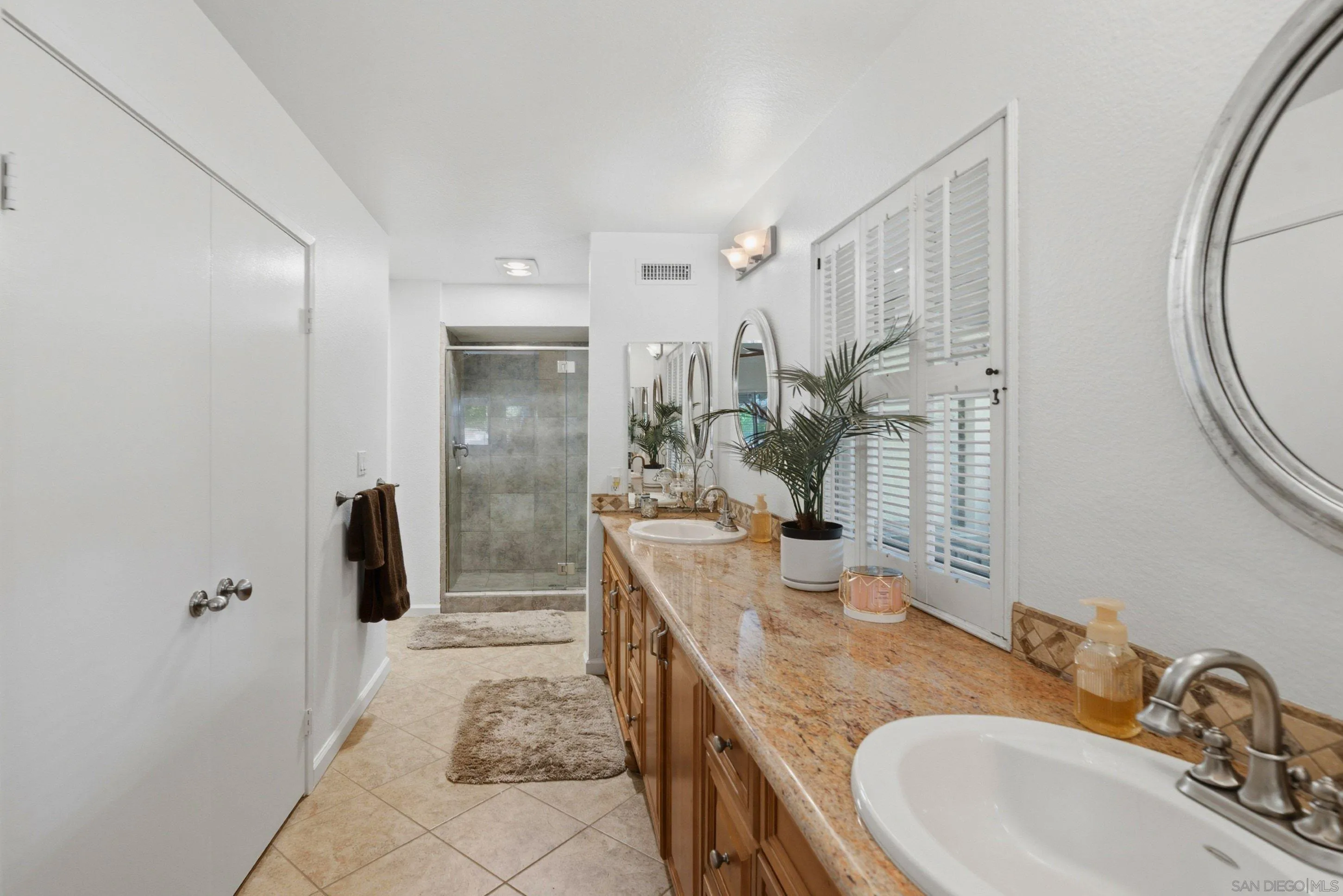 https://cdn.realtyfeed.com/cdn/127/260019496/fc06d409c646886679f8f8c5ec8b8067.webp