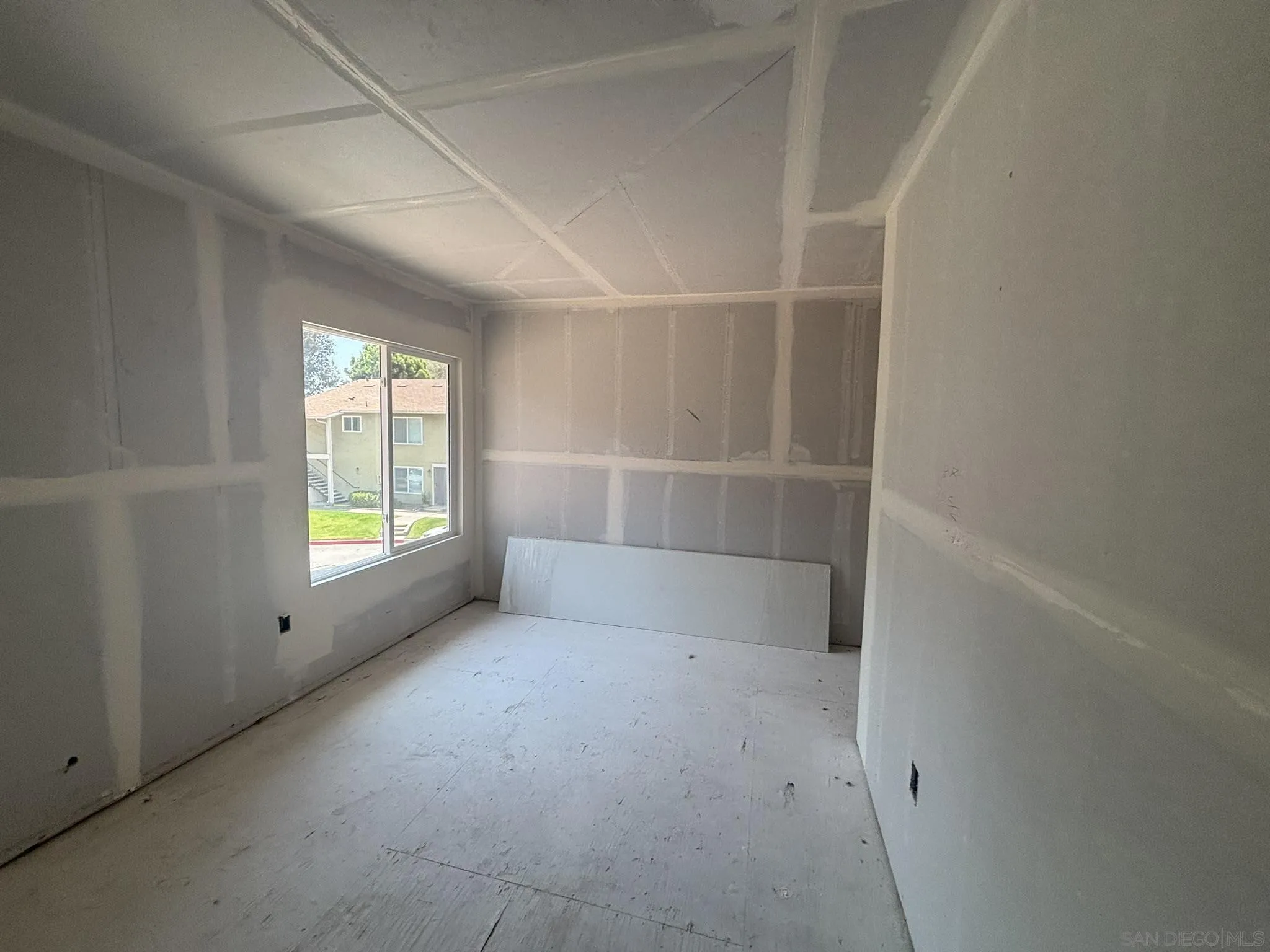 https://cdn.realtyfeed.com/cdn/127/260019506/2bf5f62f62182c9e4e86bebeb4629511.webp