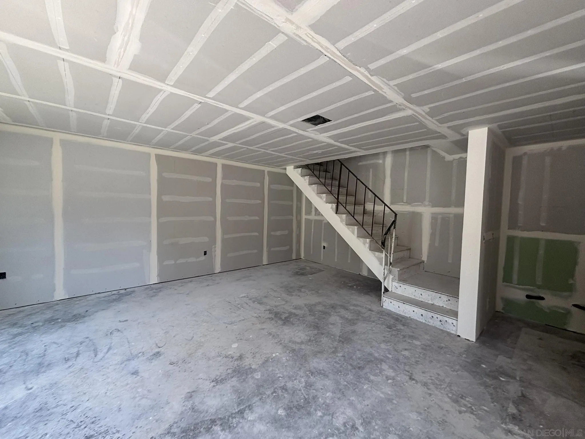 https://cdn.realtyfeed.com/cdn/127/260019506/3098cbddb83e5707eb056ec18c4e5237.webp