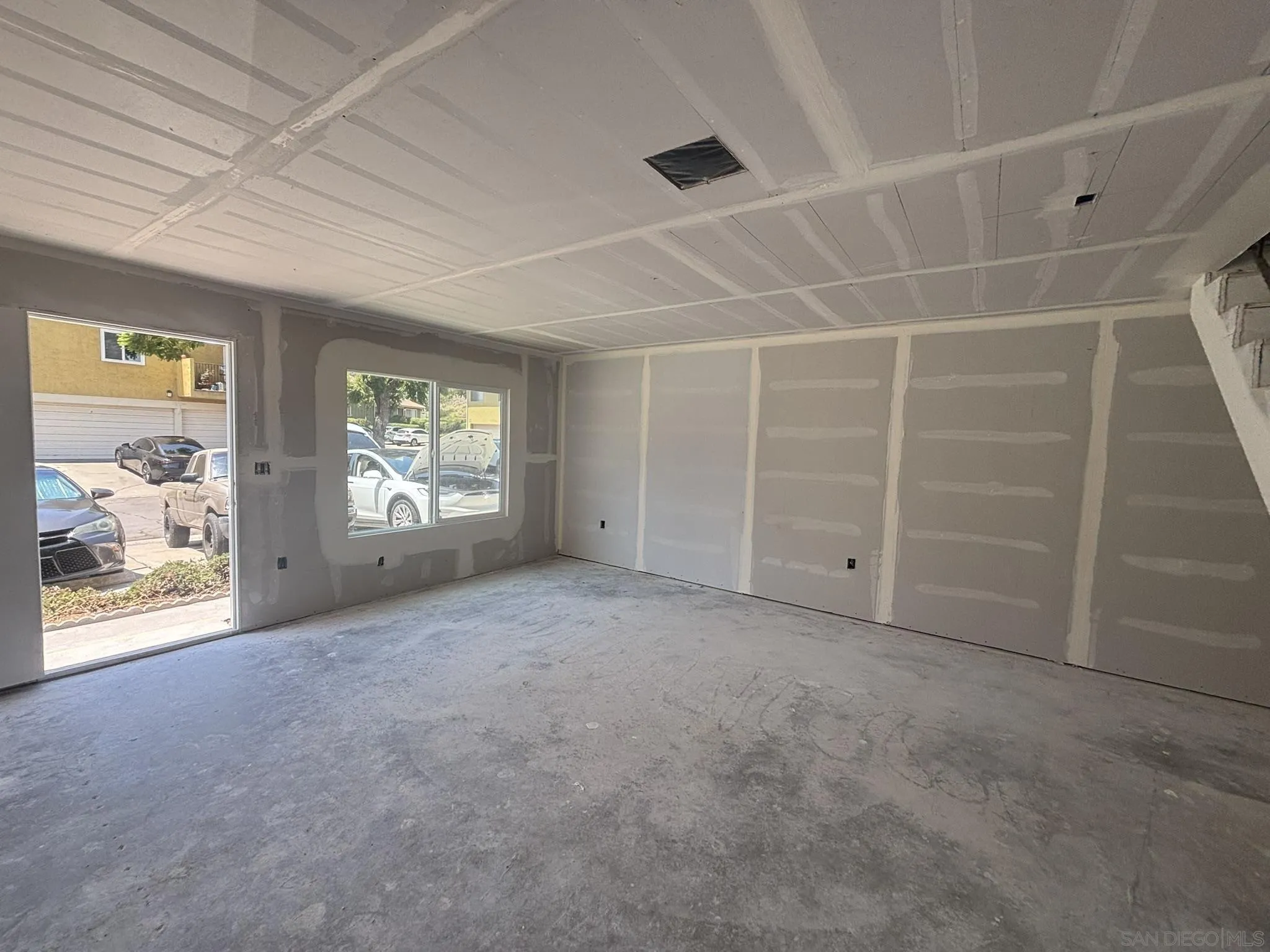 https://cdn.realtyfeed.com/cdn/127/260019506/c4345cbc9276ce075623cf2c3f13a7f0.webp