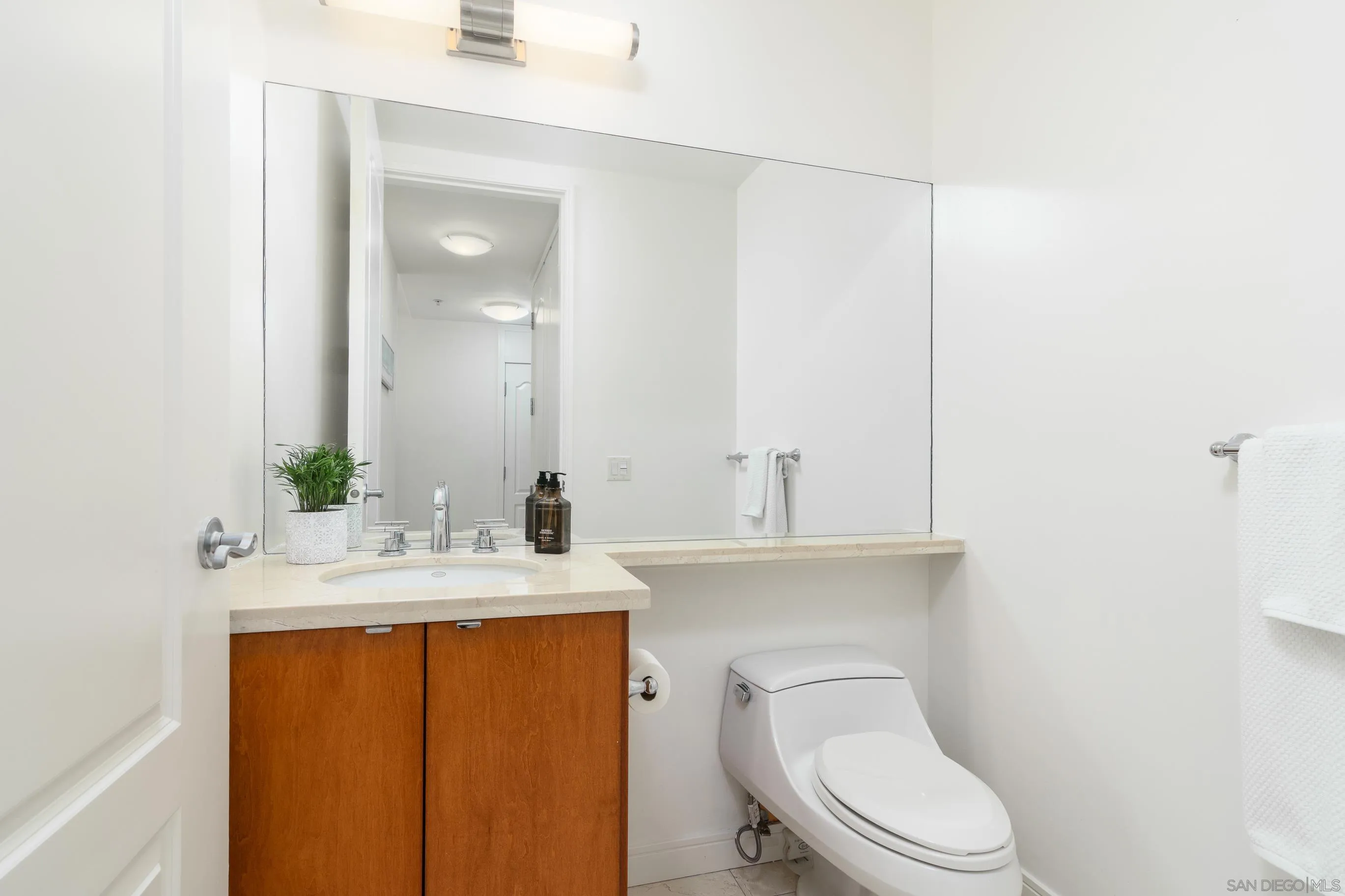 https://cdn.realtyfeed.com/cdn/127/260019507/1f63e8bbc410ad590df8de85da0fde1d.webp