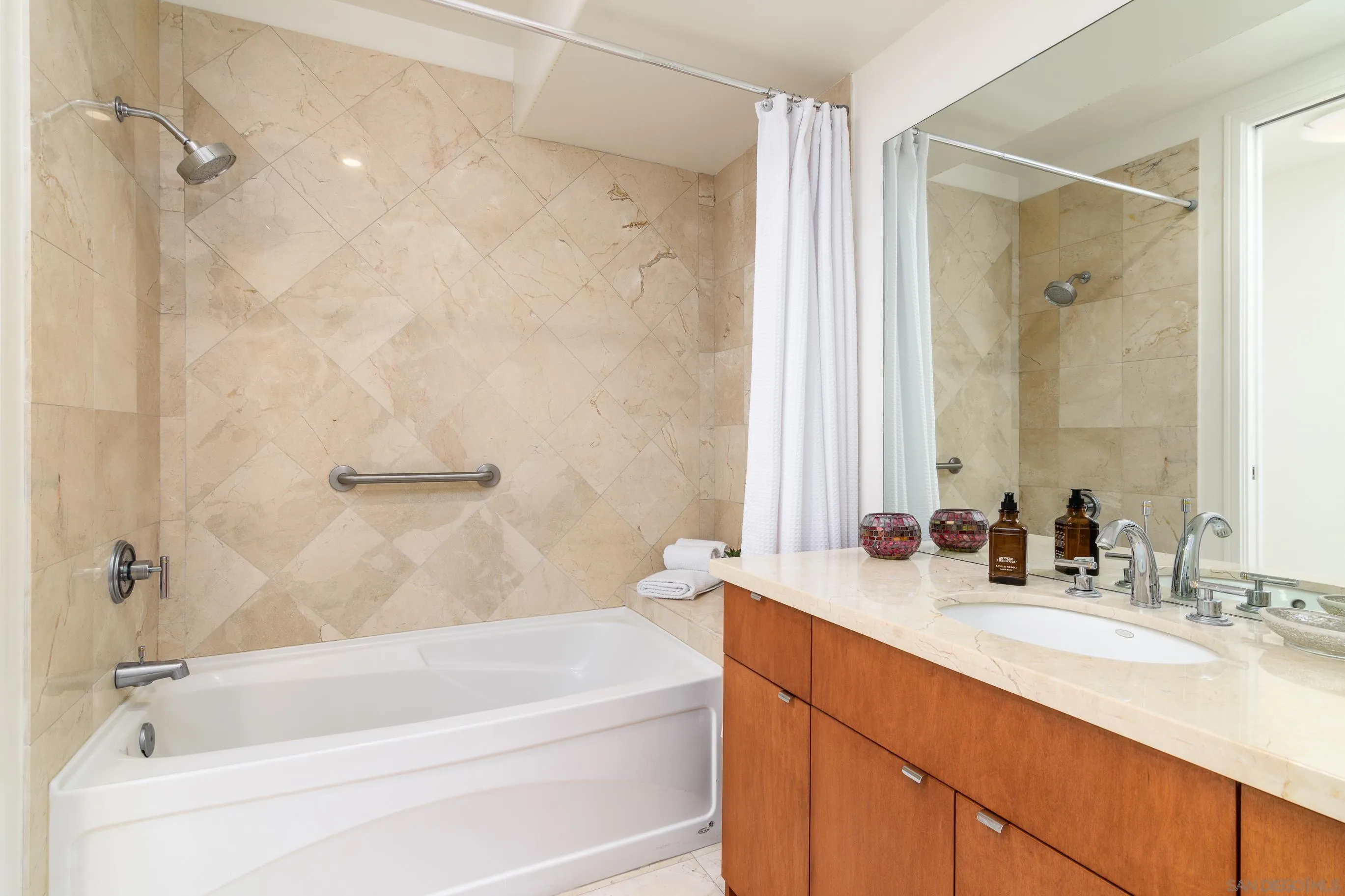 https://cdn.realtyfeed.com/cdn/127/260019507/6bd4b56cdf041d05f35d3f462253303e.webp