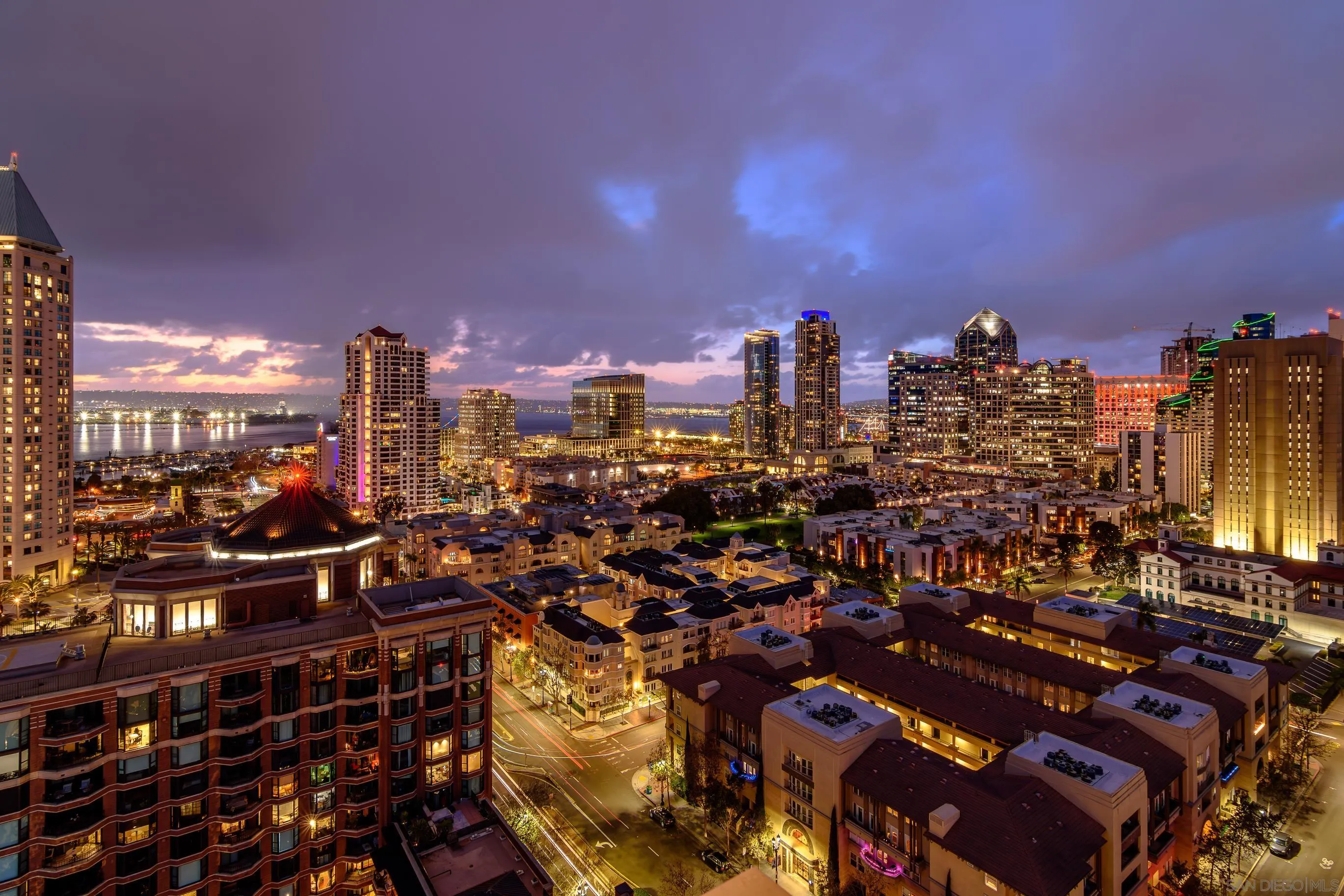 https://cdn.realtyfeed.com/cdn/127/260019507/98ece3ea8b02f2e305e532807eeca83a.webp