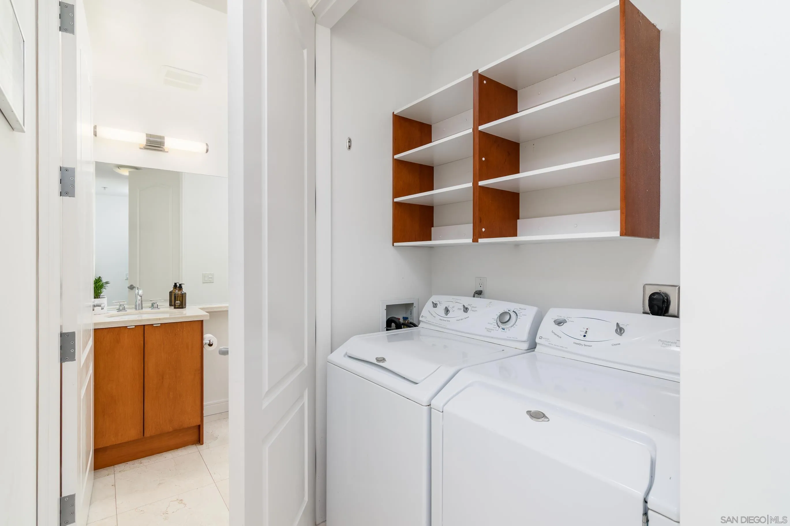 https://cdn.realtyfeed.com/cdn/127/260019507/fea8d18860b504fd7fe081fb851e11ec.webp
