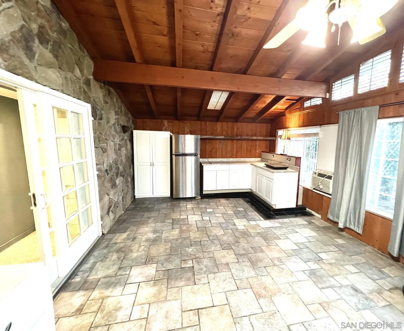 https://cdn.realtyfeed.com/cdn/127/260019521/fea61867ba498c1e7c347b574561666b.webp