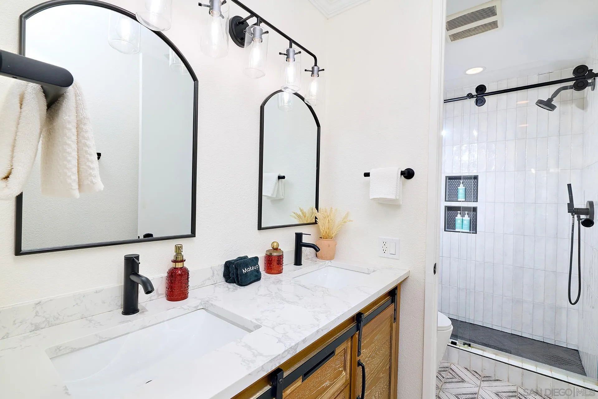https://cdn.realtyfeed.com/cdn/127/260019522/7a5efca98e118c9c178f5d02008ff552.webp