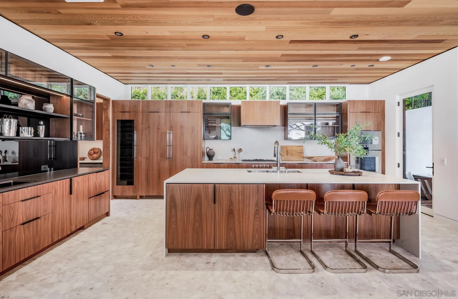 https://cdn.realtyfeed.com/cdn/127/260019524/129f6fd2380640156674216a831d7b5b.webp