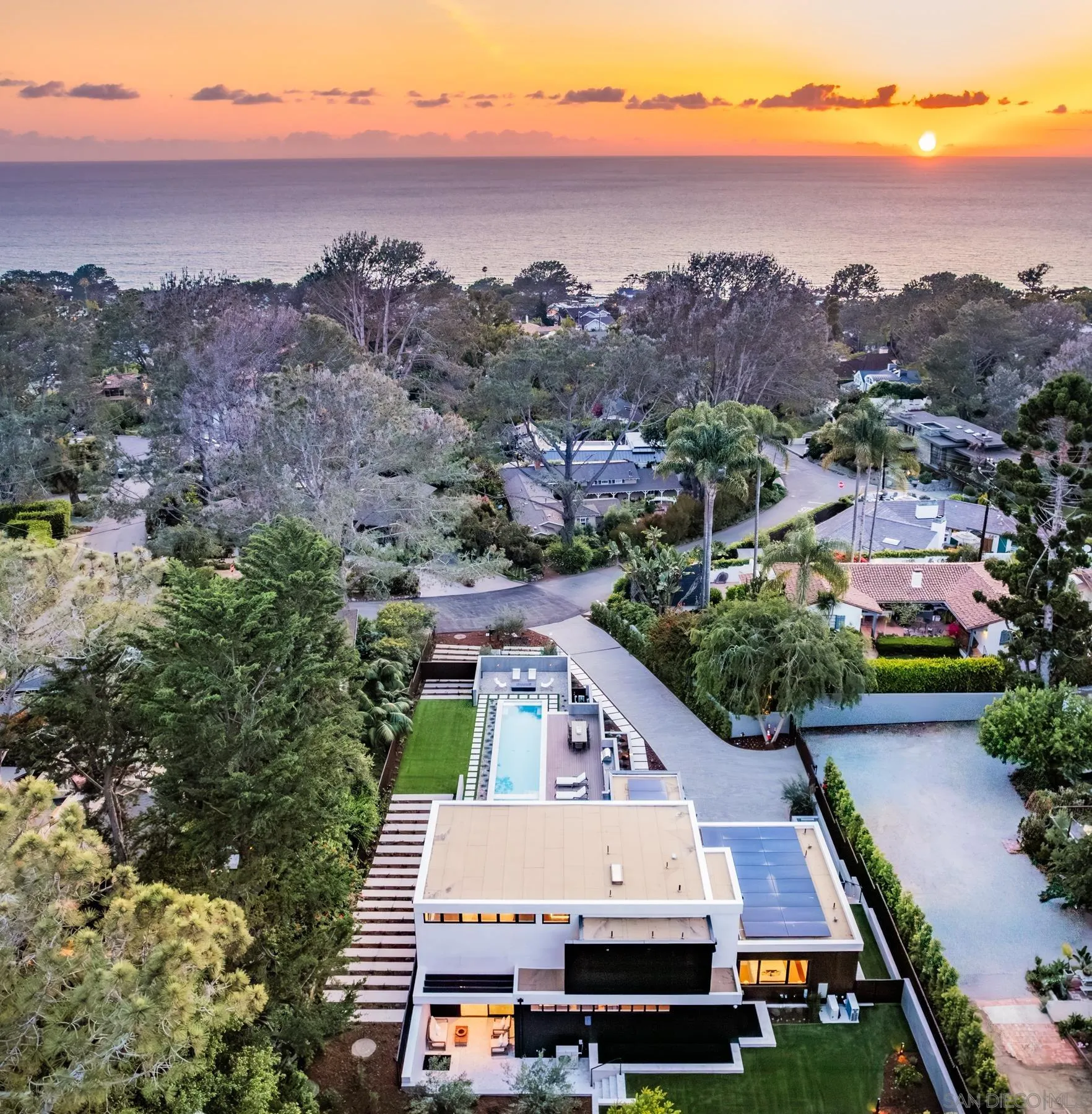 https://cdn.realtyfeed.com/cdn/127/260019524/40d6a0563db9eb5b35e8113195f984a2.webp