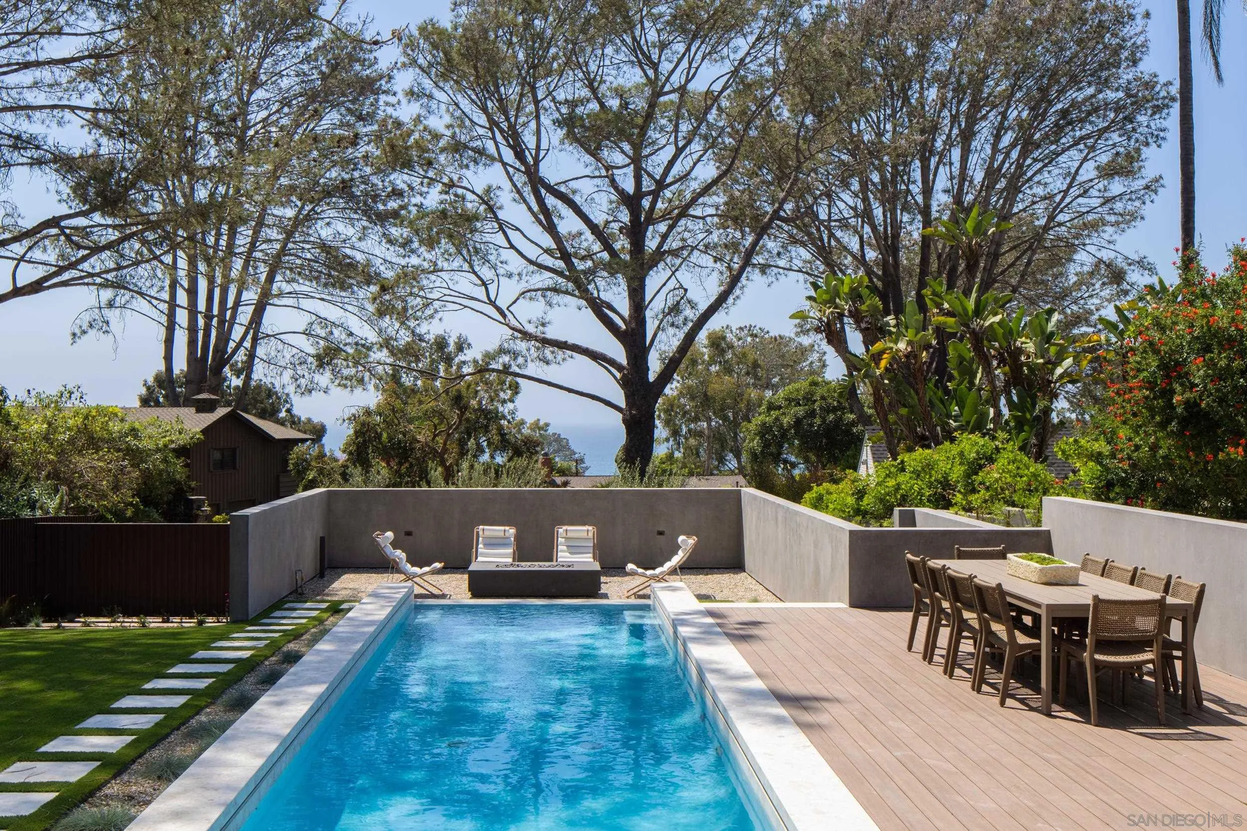 https://cdn.realtyfeed.com/cdn/127/260019524/416d45d00878453a647141f39674b65d.webp