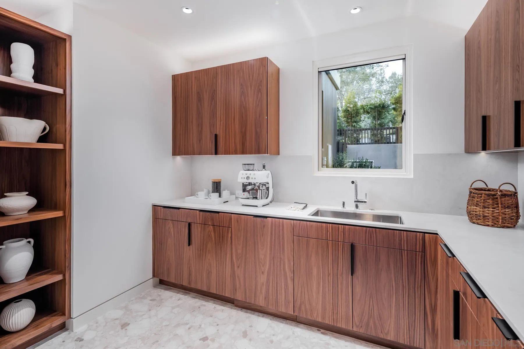 https://cdn.realtyfeed.com/cdn/127/260019524/5694d56f21976a1bd461fb1f137beaf2.webp