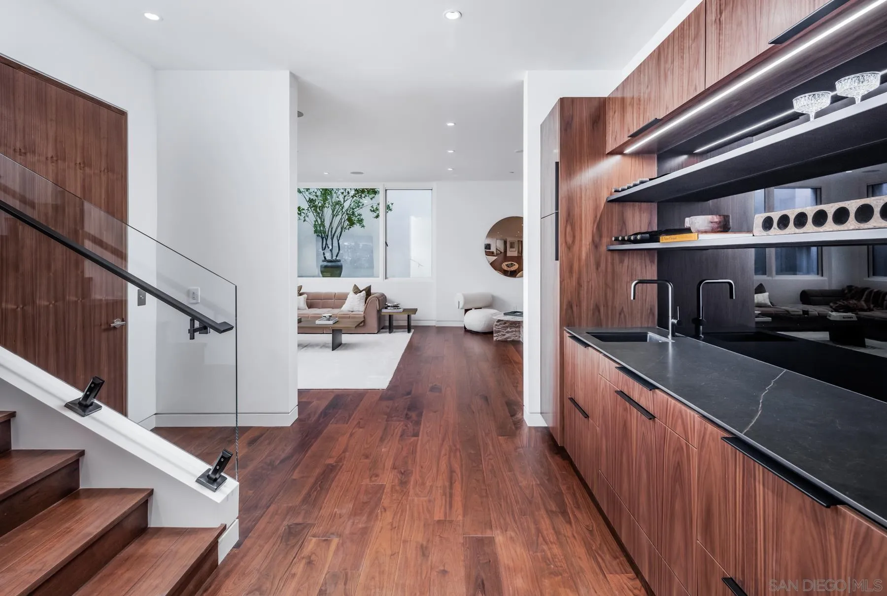 https://cdn.realtyfeed.com/cdn/127/260019524/983aa523c19b4f316453dfbeb9c72695.webp