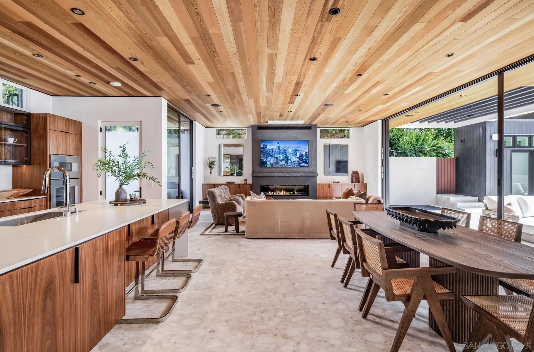 https://cdn.realtyfeed.com/cdn/127/260019524/b382d87a5074a60619f53270fb9a2124.webp