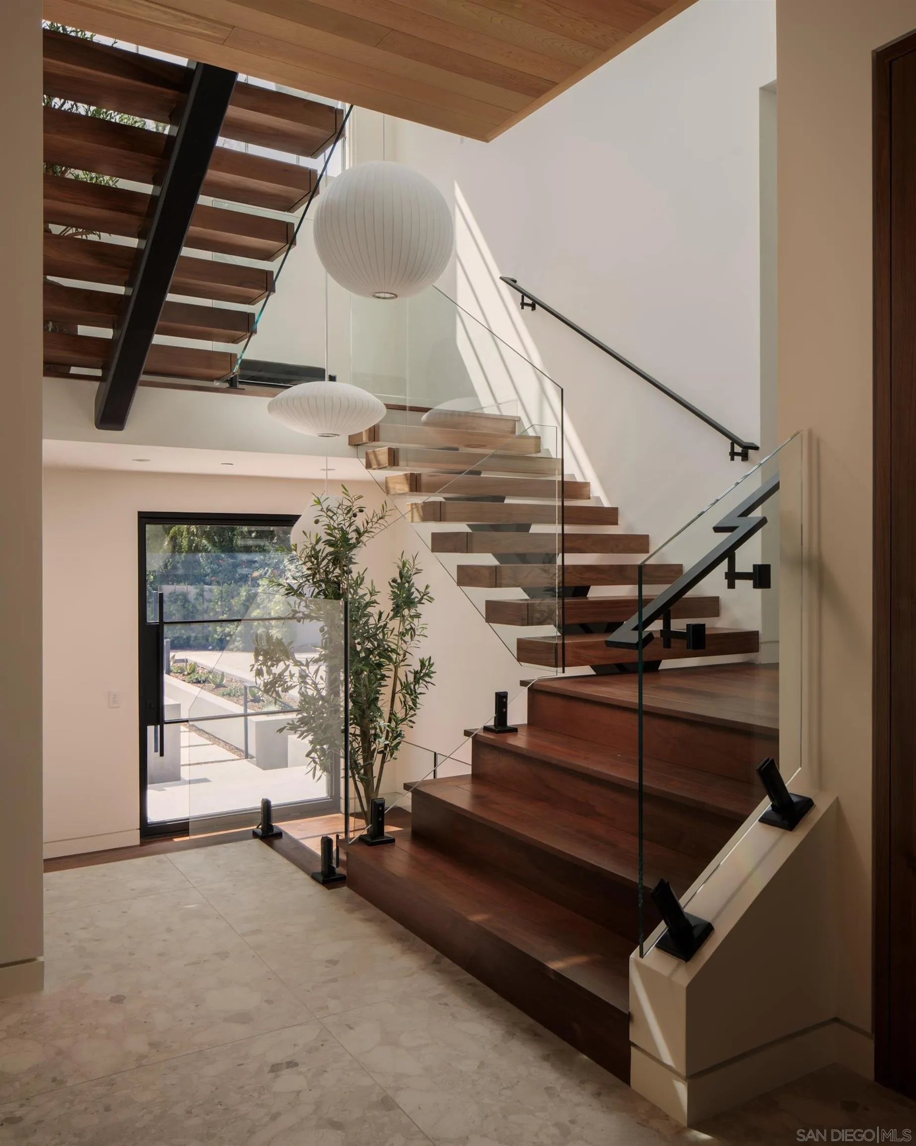 https://cdn.realtyfeed.com/cdn/127/260019524/b40101068398f24a769430bb5456ed14.webp