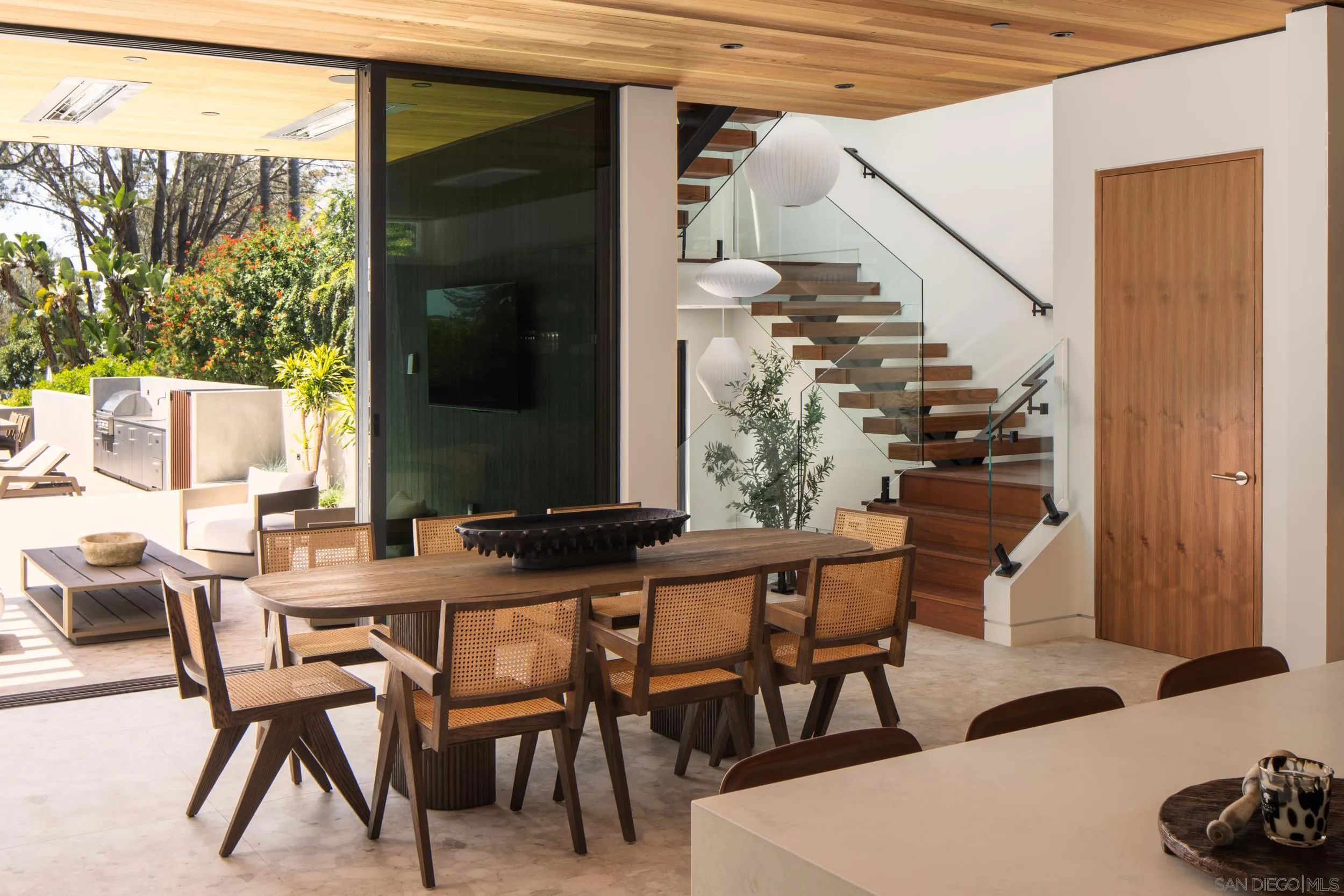 https://cdn.realtyfeed.com/cdn/127/260019524/b85256367beb54595831d9201481d7f0.webp