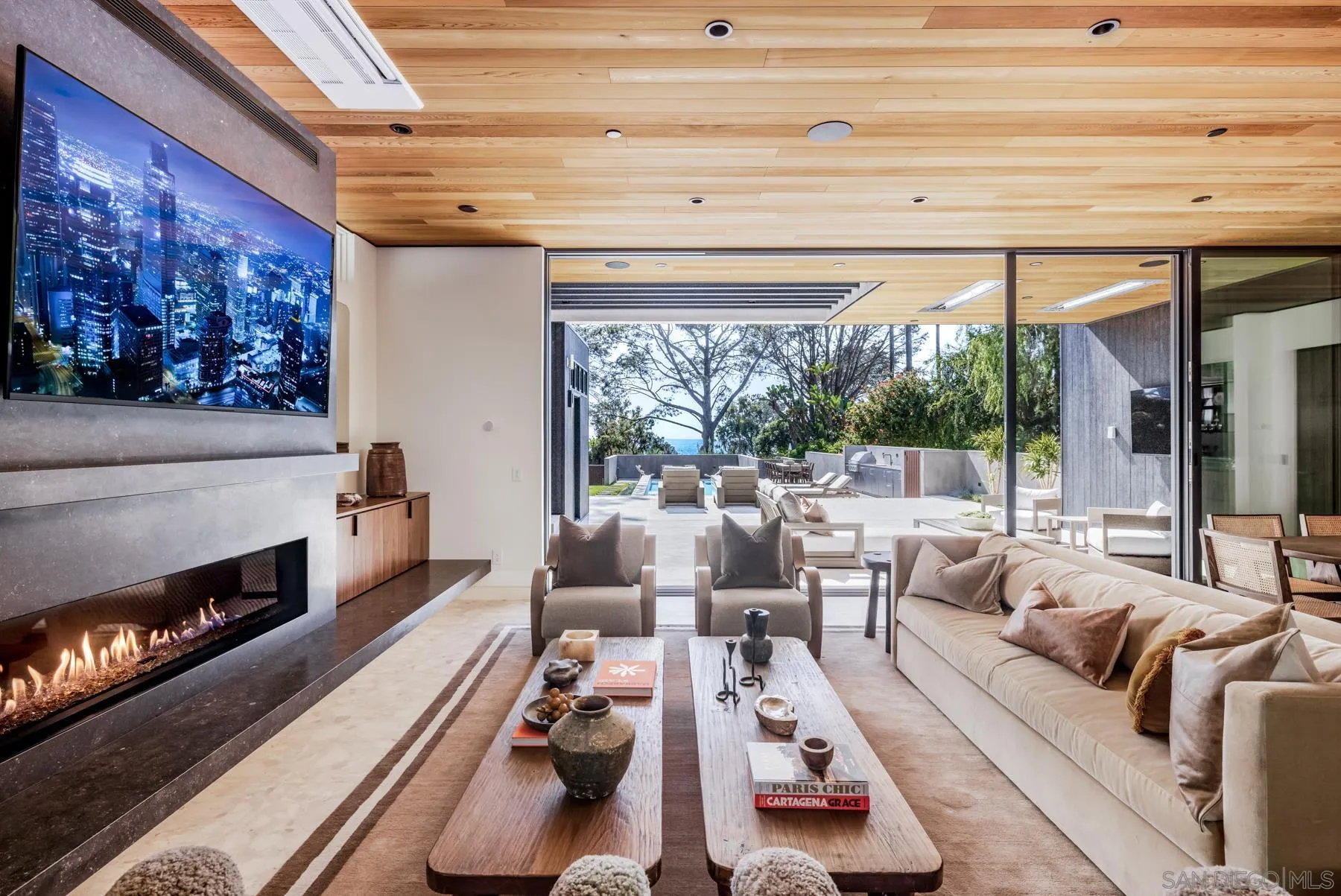 https://cdn.realtyfeed.com/cdn/127/260019524/bdc02220d3c6d48119f476ffe3ea7ac8.webp
