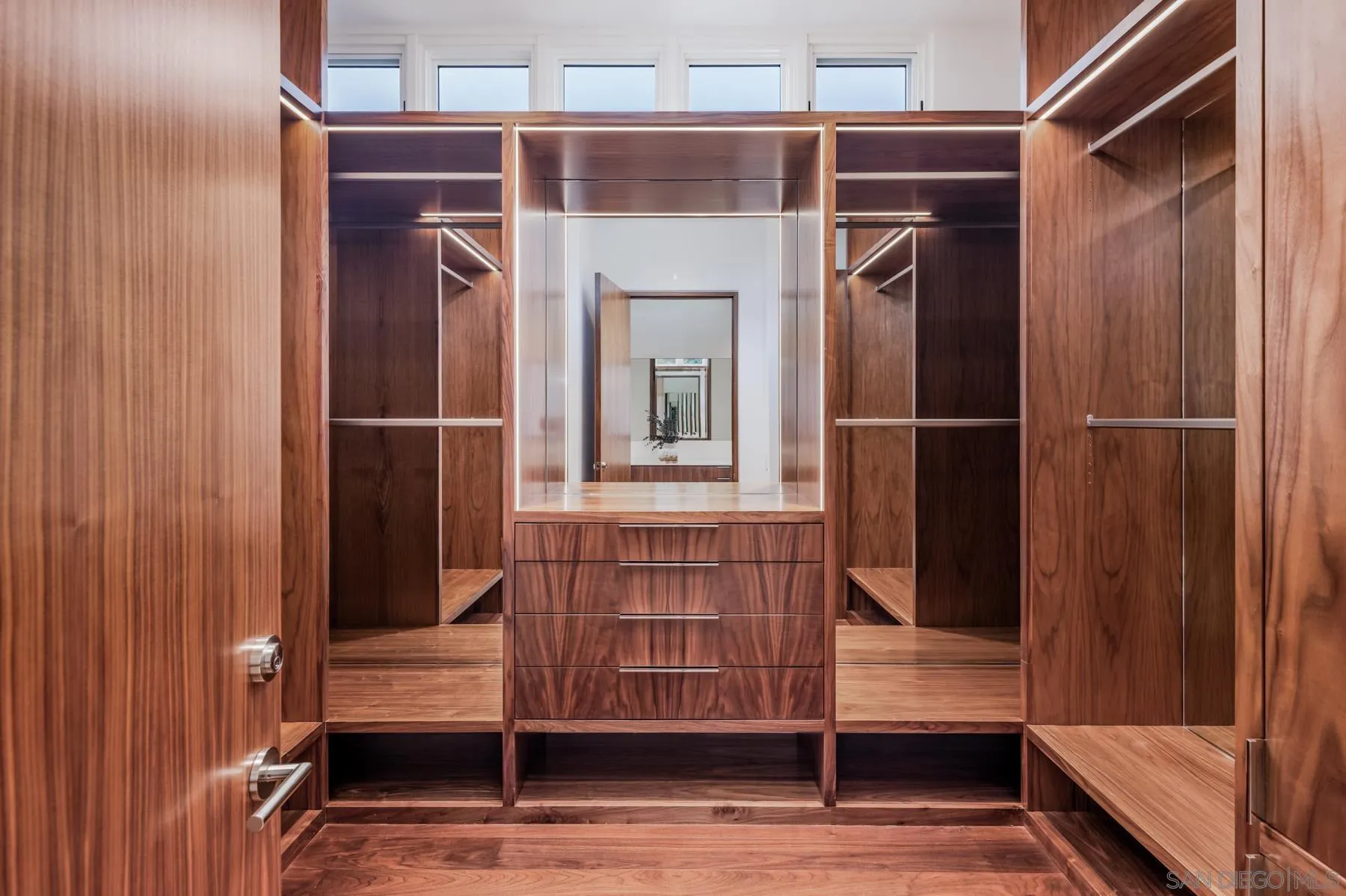 https://cdn.realtyfeed.com/cdn/127/260019524/da1ab5c654d1c036df20bc889a5623b4.webp