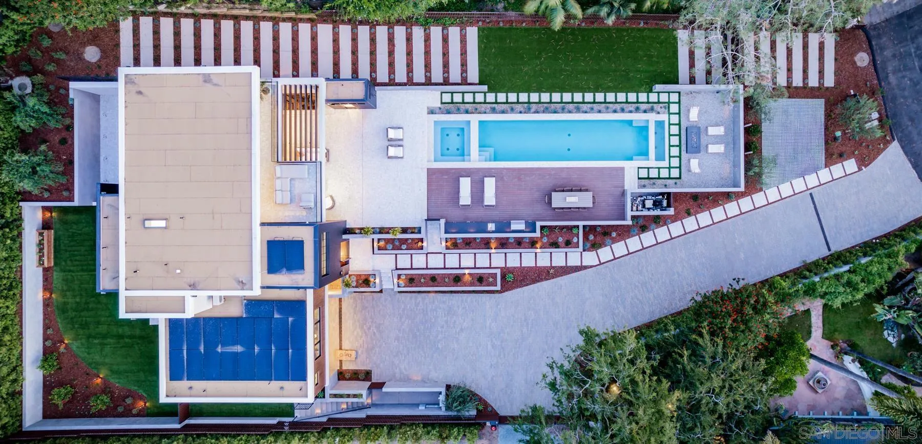 https://cdn.realtyfeed.com/cdn/127/260019524/dbe345120fb630ebd87ff7dda898ad55.webp