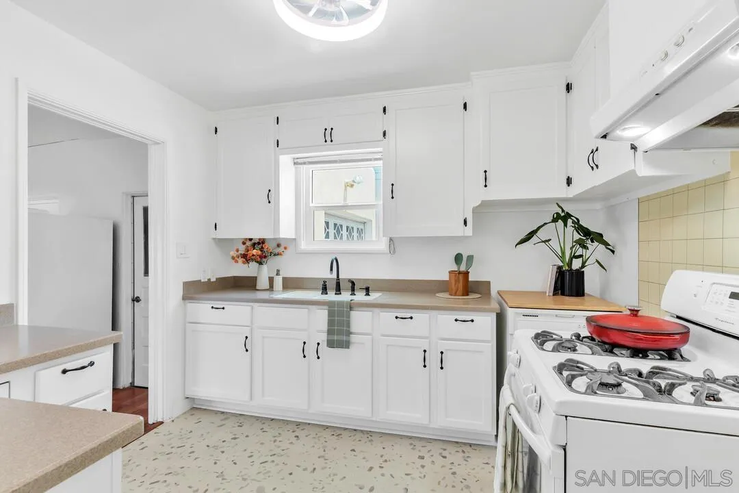 https://cdn.realtyfeed.com/cdn/127/260019525/04fddc28b5f3a220dd181f497f6a3061.webp