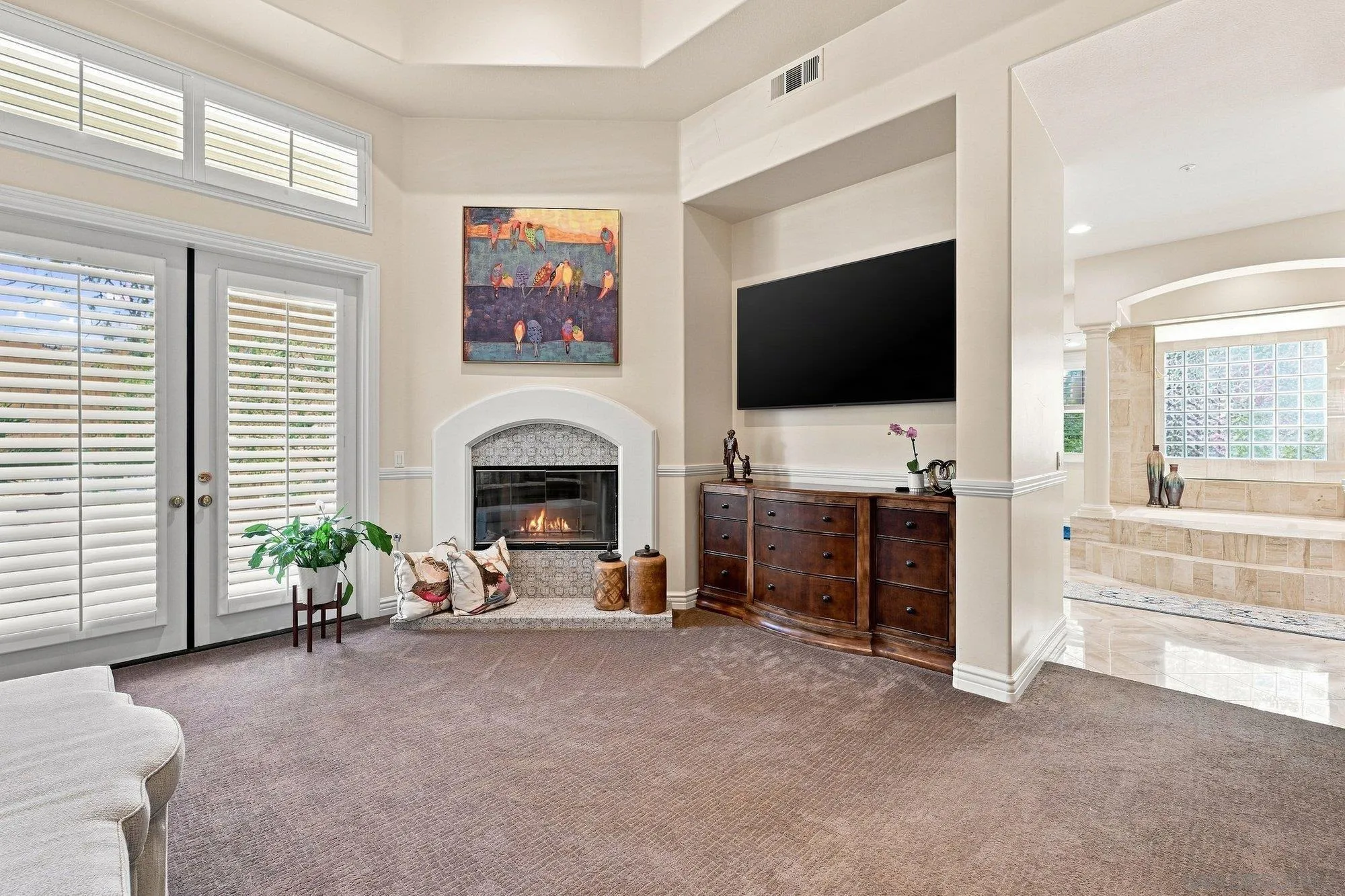 https://cdn.realtyfeed.com/cdn/127/260019526/24f87500feb3b3219927216703418de3.webp