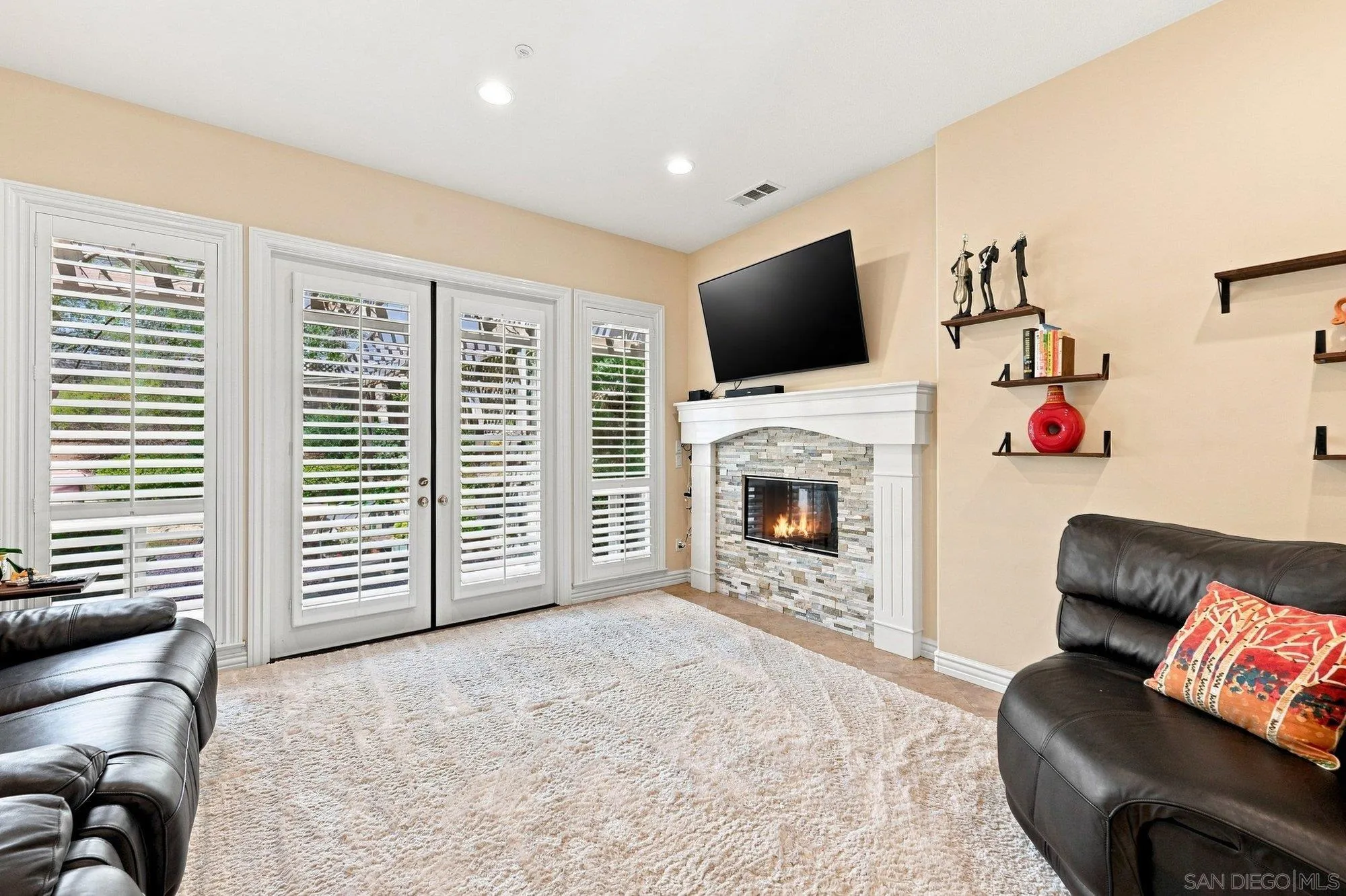 https://cdn.realtyfeed.com/cdn/127/260019526/532c89306e5217217696872a320651a0.webp