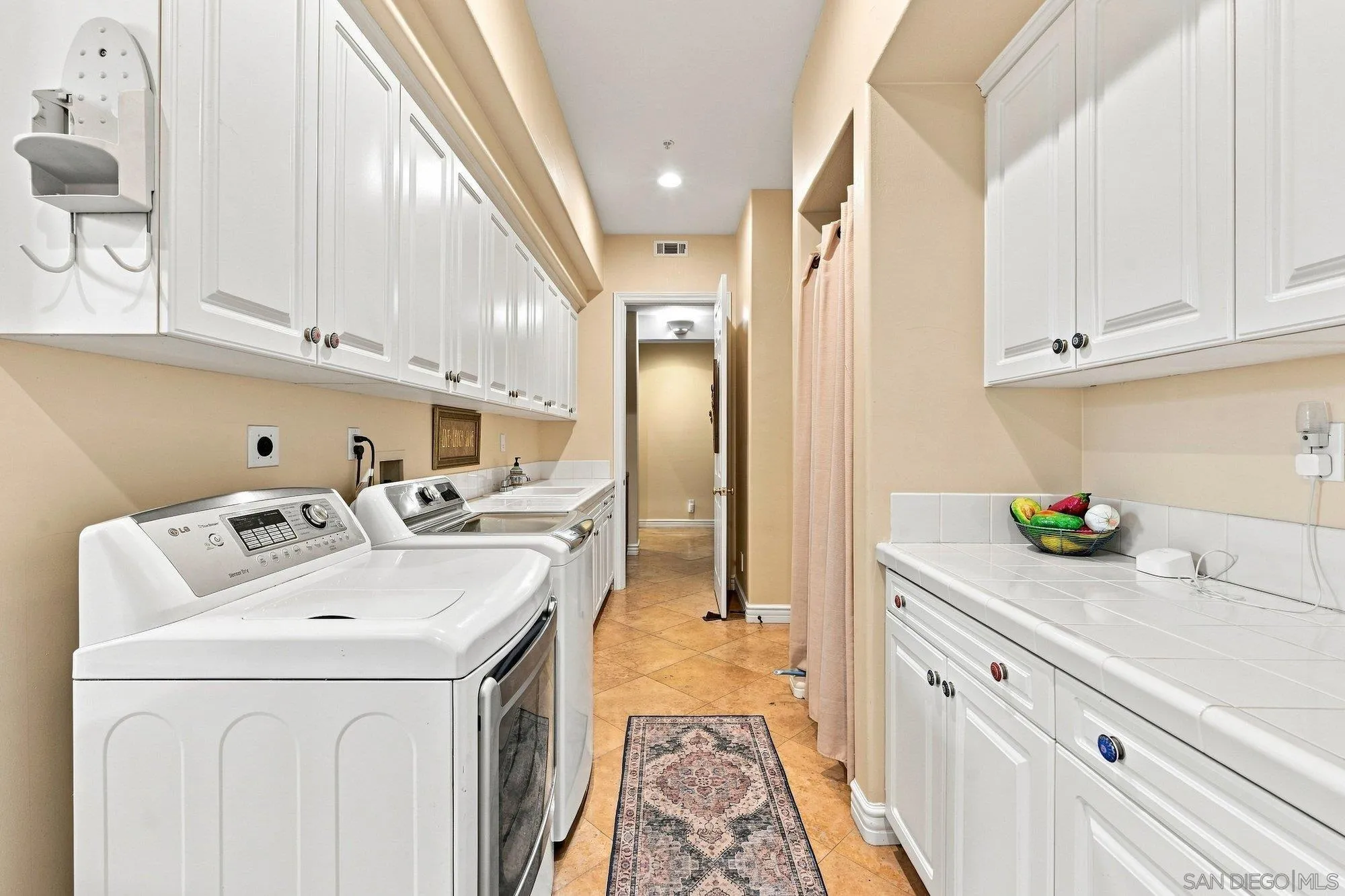 https://cdn.realtyfeed.com/cdn/127/260019526/cc24bfe9b8e54cda0445c63a59bfe56f.webp