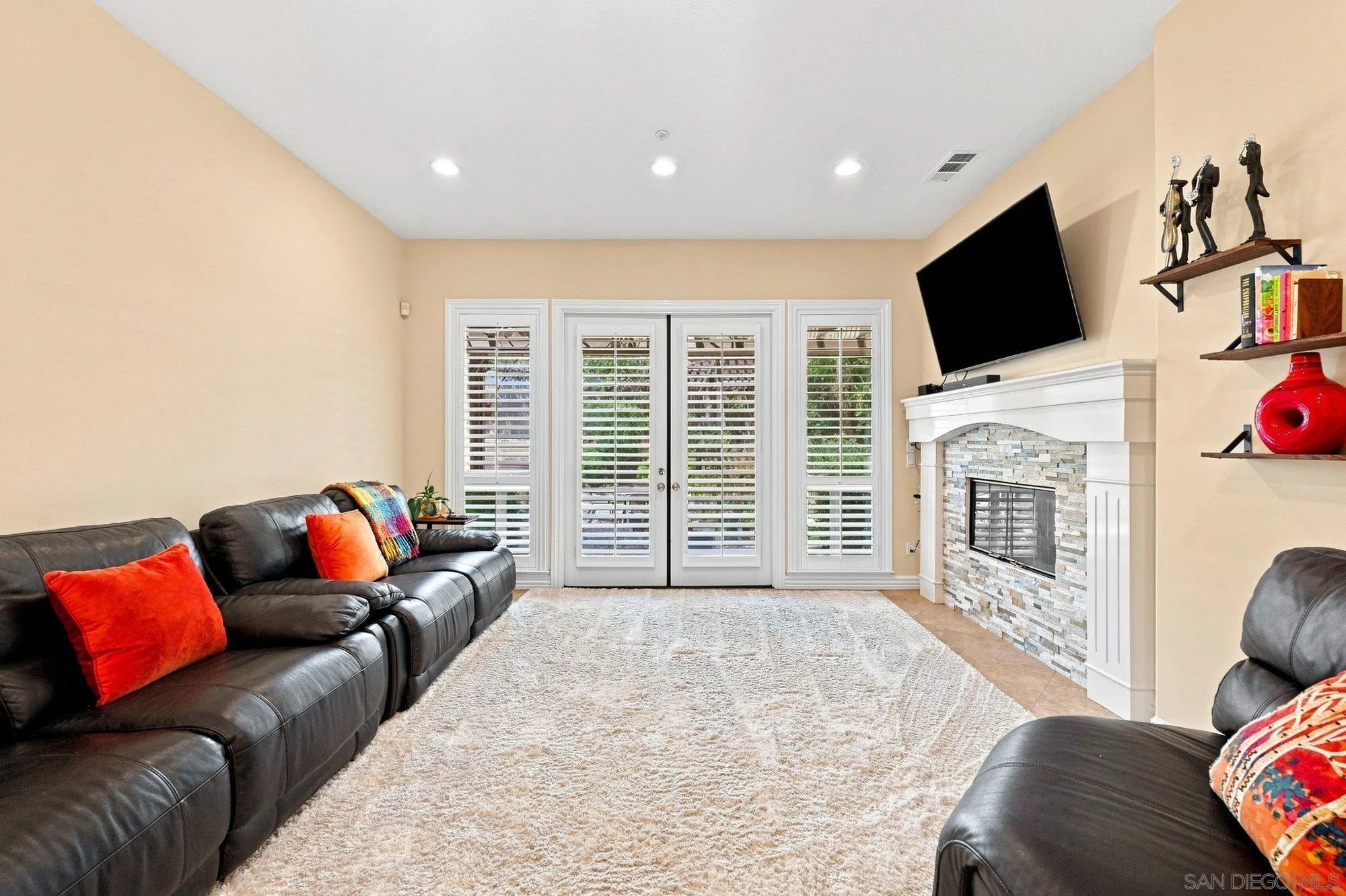 https://cdn.realtyfeed.com/cdn/127/260019526/fbcecfa334f2760d73a1ff366953f0b8.webp