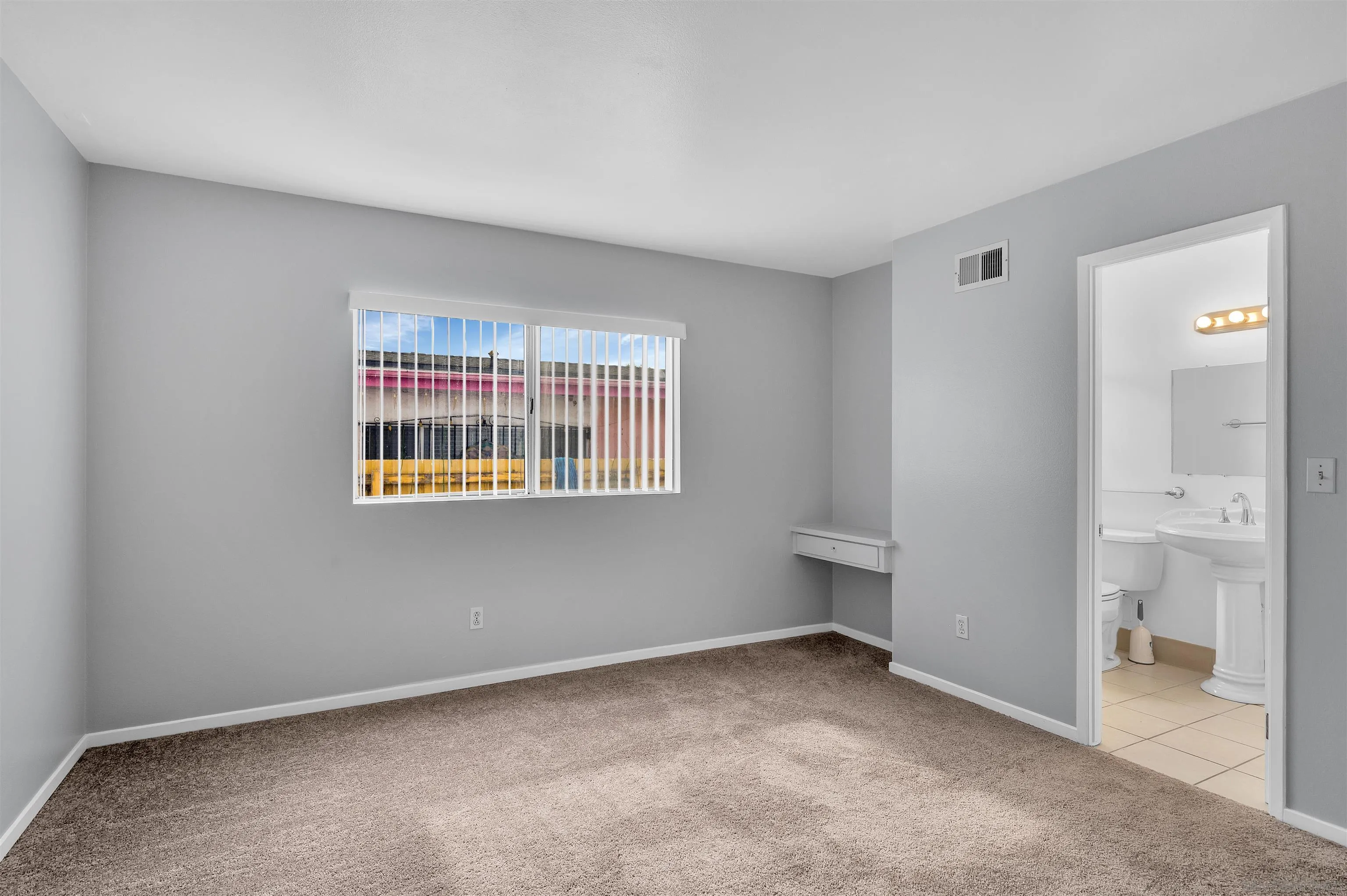 https://cdn.realtyfeed.com/cdn/127/260019533/7b605af5634f35bdcec582516eb91d5c.webp