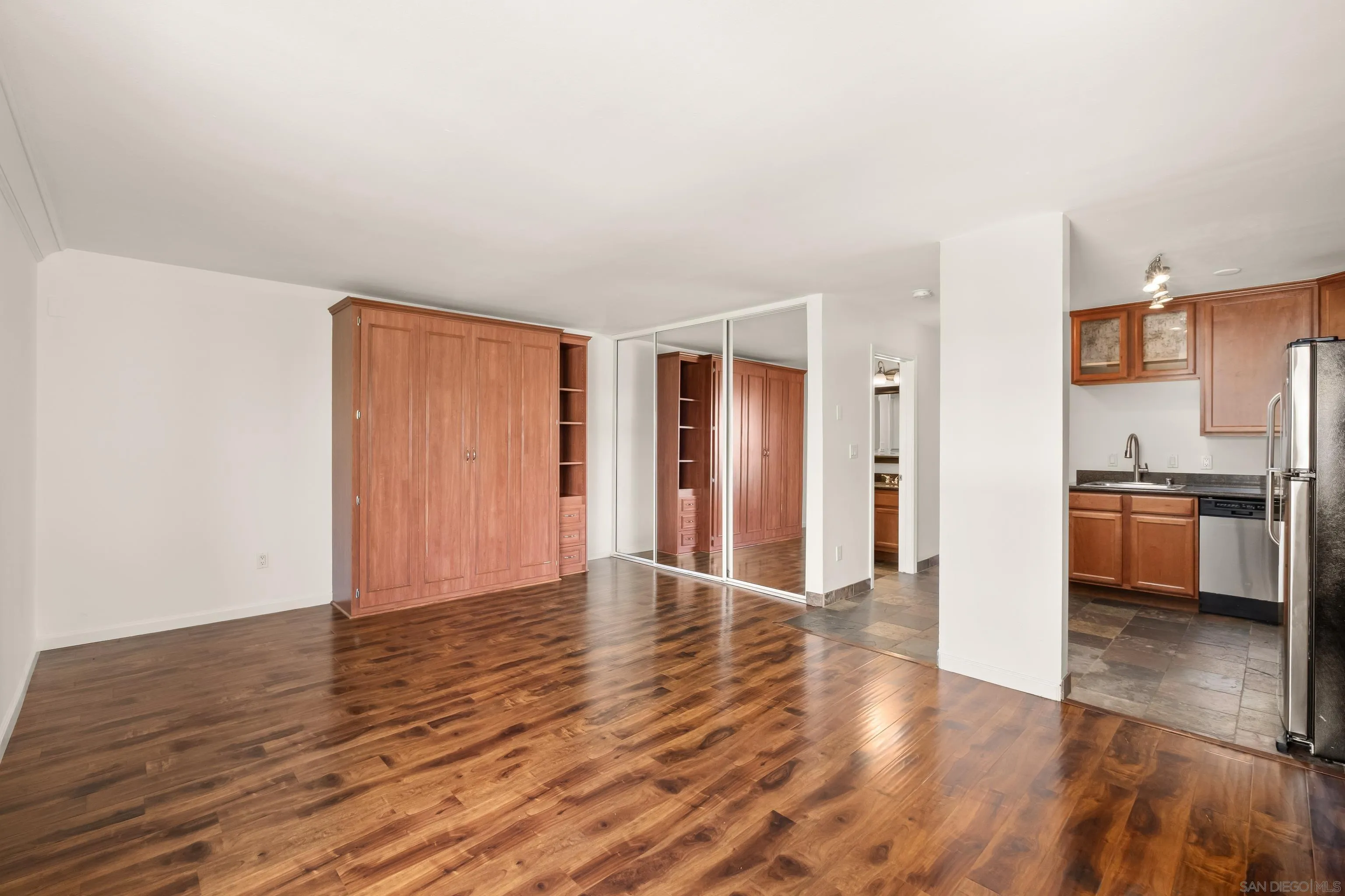 https://cdn.realtyfeed.com/cdn/127/260019535/a095cc8c4b3094265d2eabf3306efbf4.webp