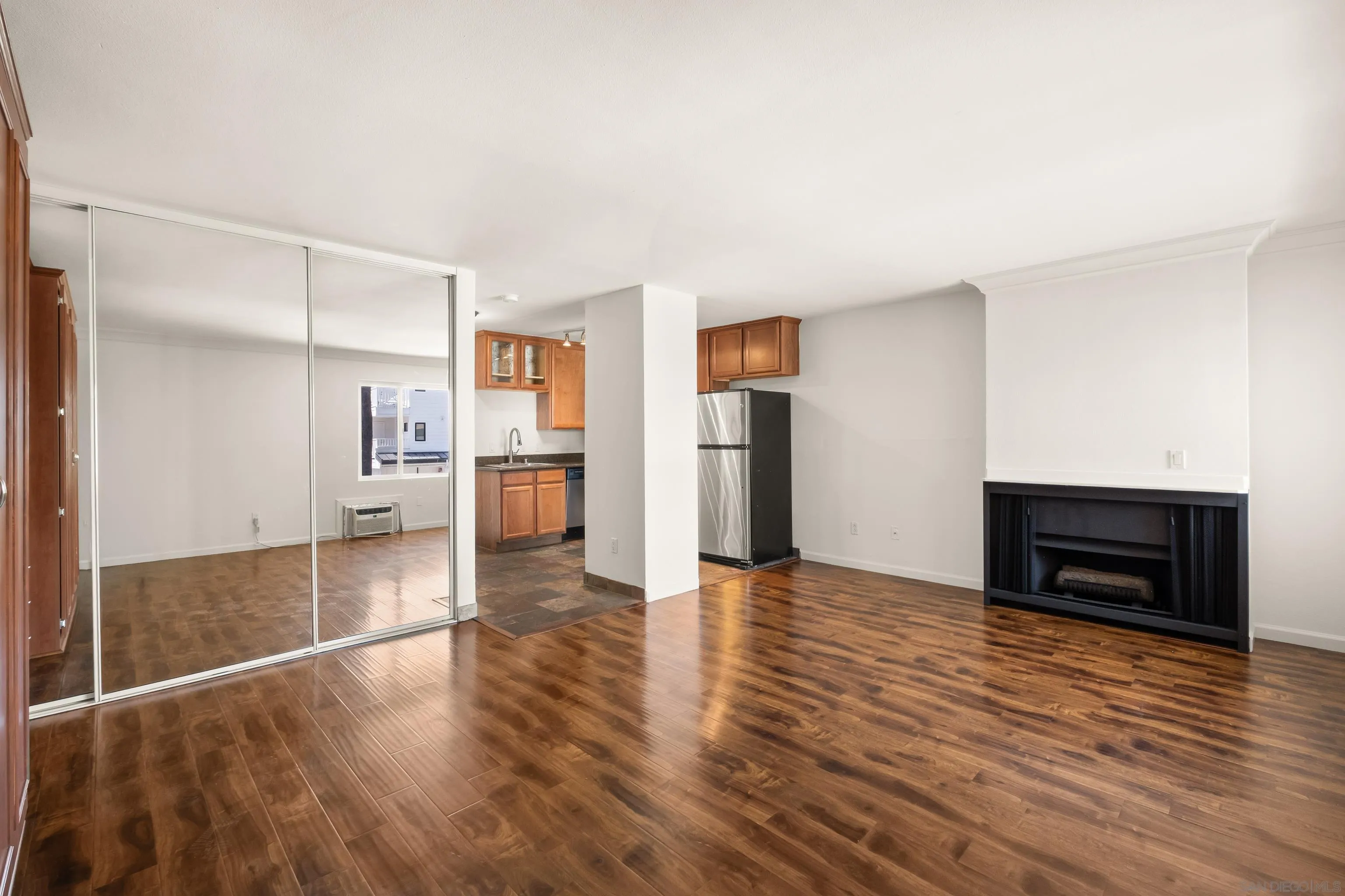 https://cdn.realtyfeed.com/cdn/127/260019535/b4615388890052c0f345ee5109a196ff.webp